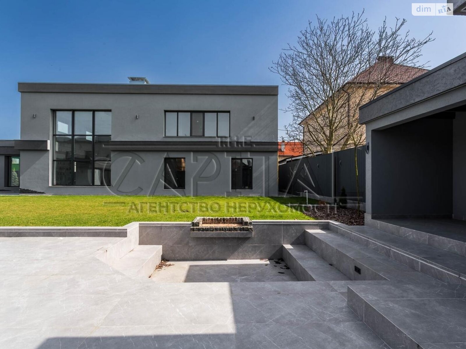 двухэтажный дом с гаражом, 439 кв. м, кирпич. Продажа в Горе фото 1