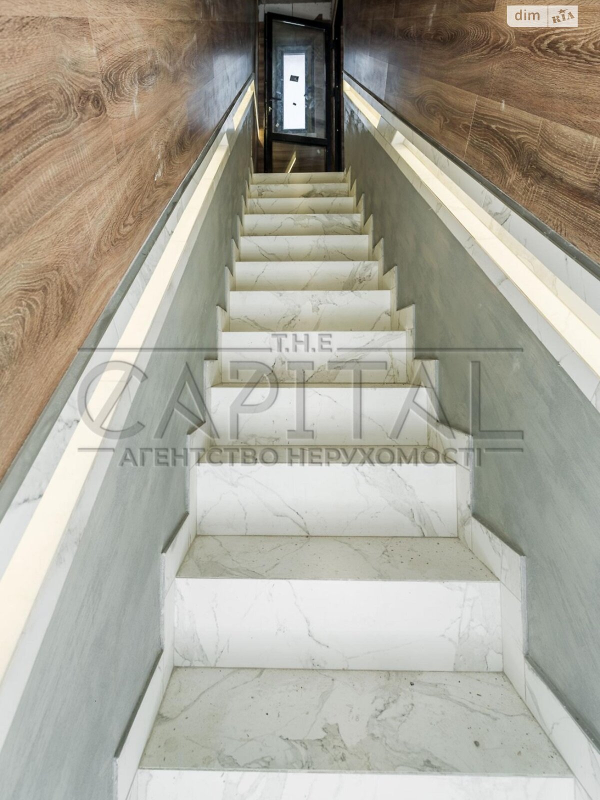 двухэтажный дом с гаражом, 439 кв. м, кирпич. Продажа в Горе фото 1