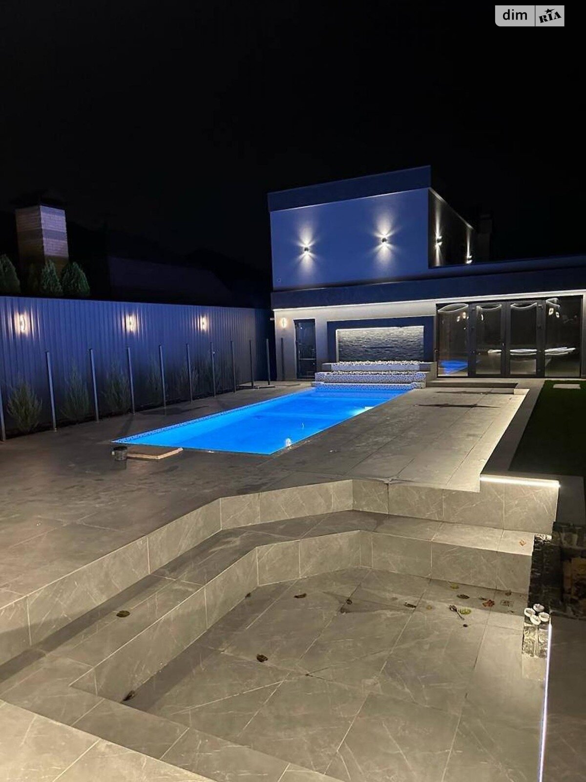 двухэтажный дом с гаражом, 439 кв. м, кирпич. Продажа в Горе фото 1