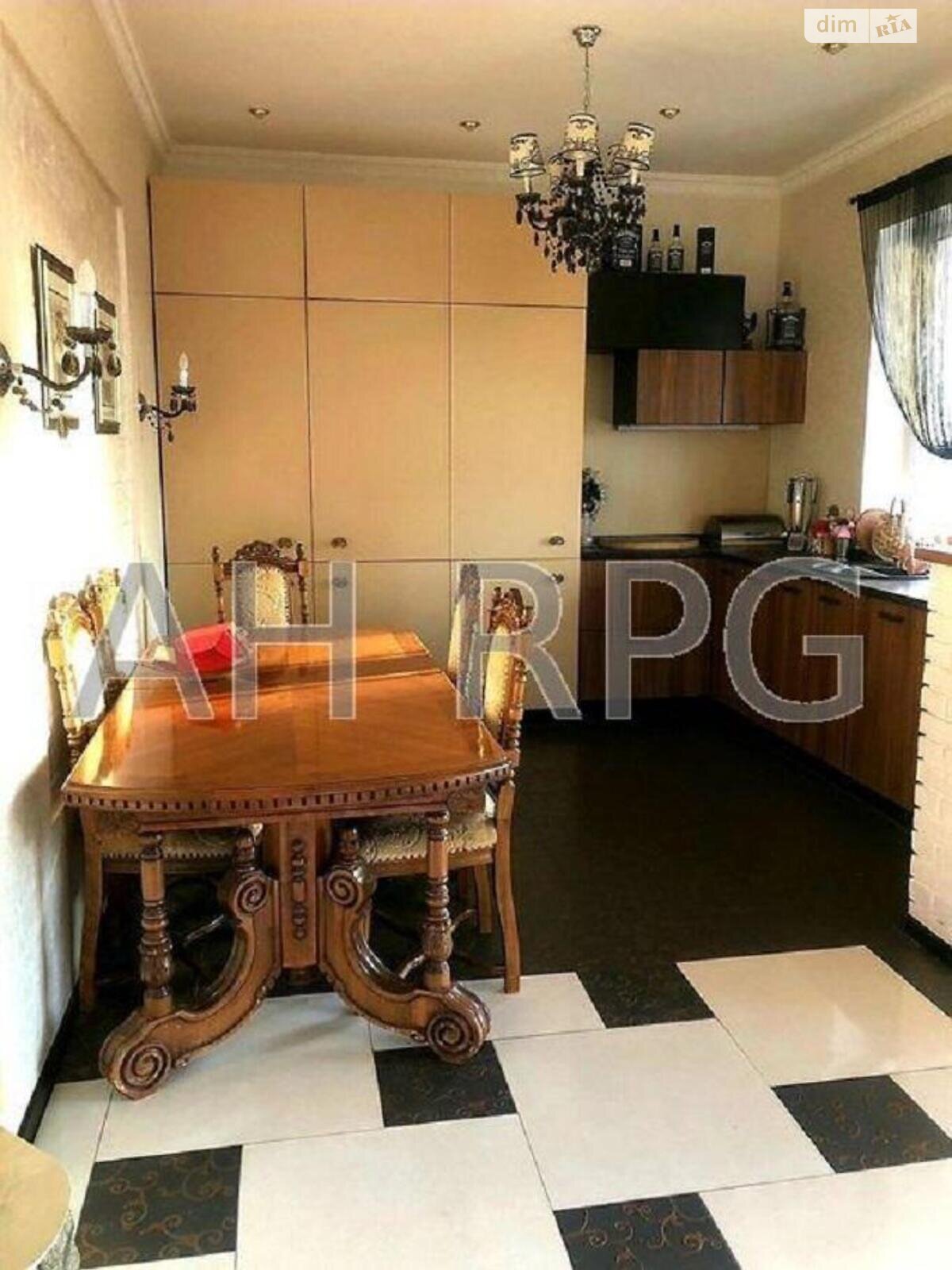 трехэтажный дом, 210 кв. м, кирпич. Продажа в Горе фото 1