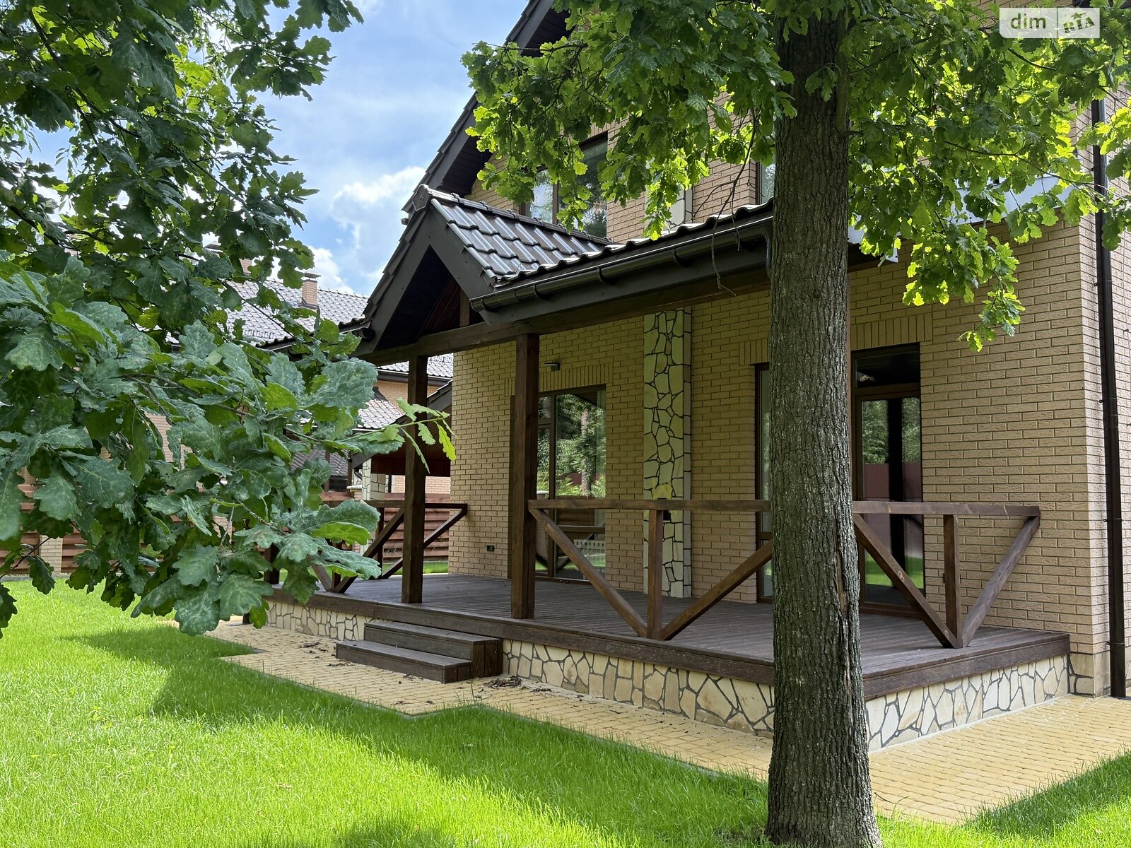 двухэтажный дом с балконом, 207.4 кв. м, кирпич. Продажа в Горе фото 1