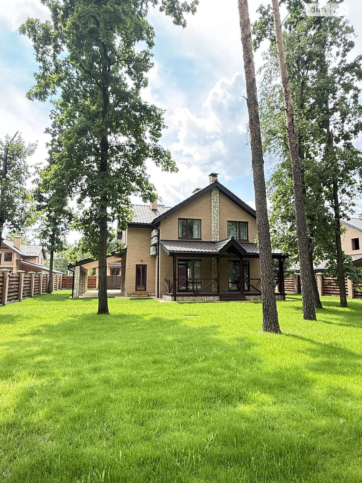 двухэтажный дом с балконом, 207.4 кв. м, кирпич. Продажа в Горе фото 1