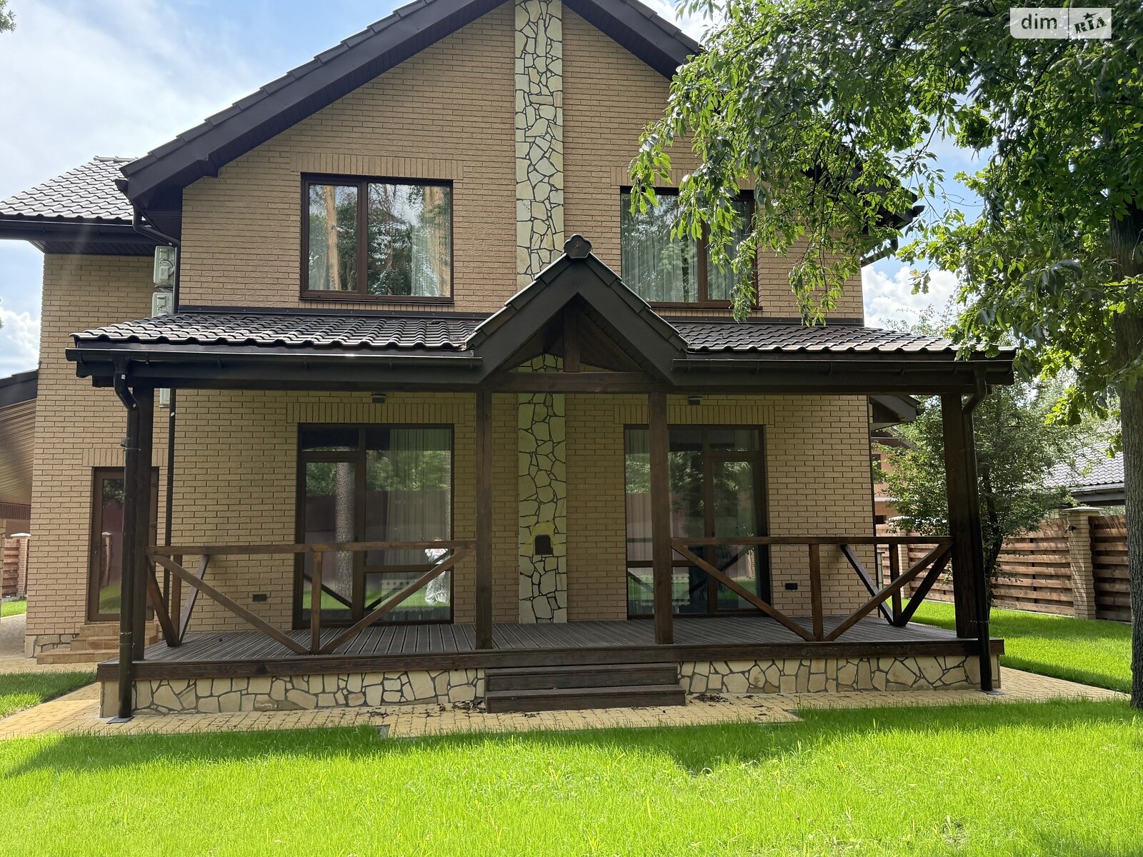 двухэтажный дом с балконом, 207.4 кв. м, кирпич. Продажа в Горе фото 1