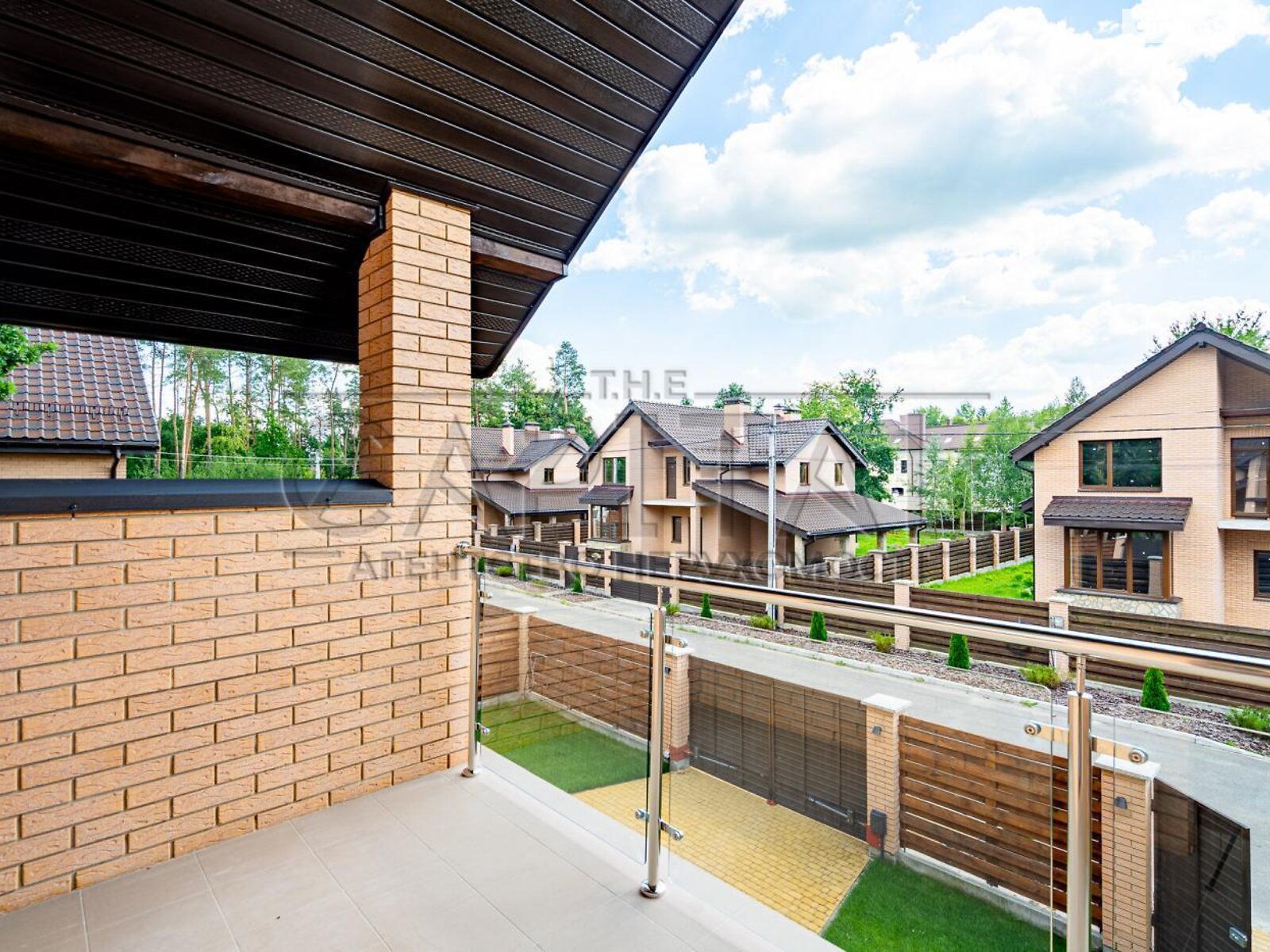 двоповерховий будинок з верандою, 250 кв. м, кирпич. Продаж у Горі фото 1