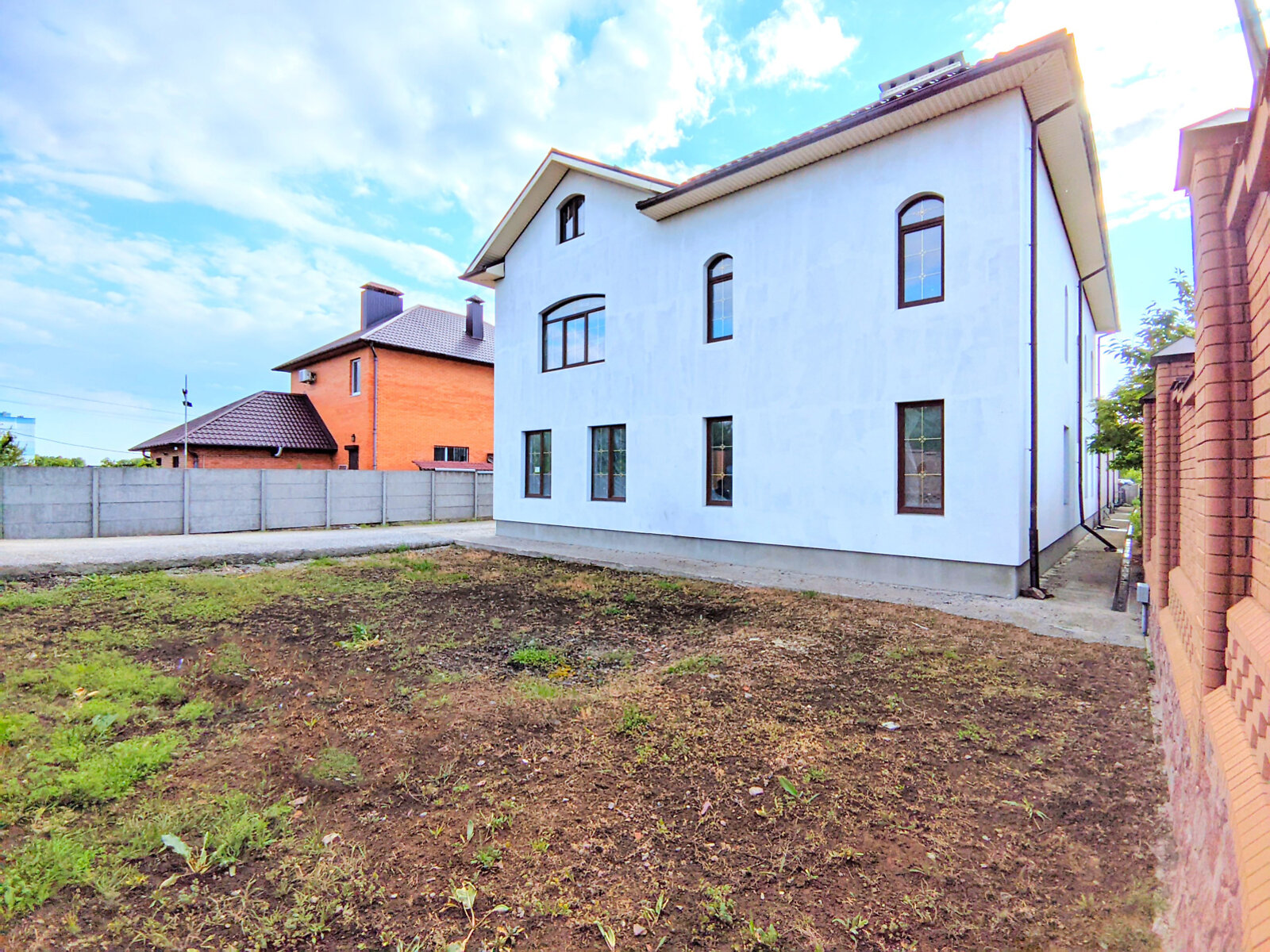 двоповерховий будинок, 670 кв. м, цегла. Продаж у Горбанівці фото 1 двоповерховий будинок, 670 кв. м, цегла. Продаж у Горбанівці фото 1