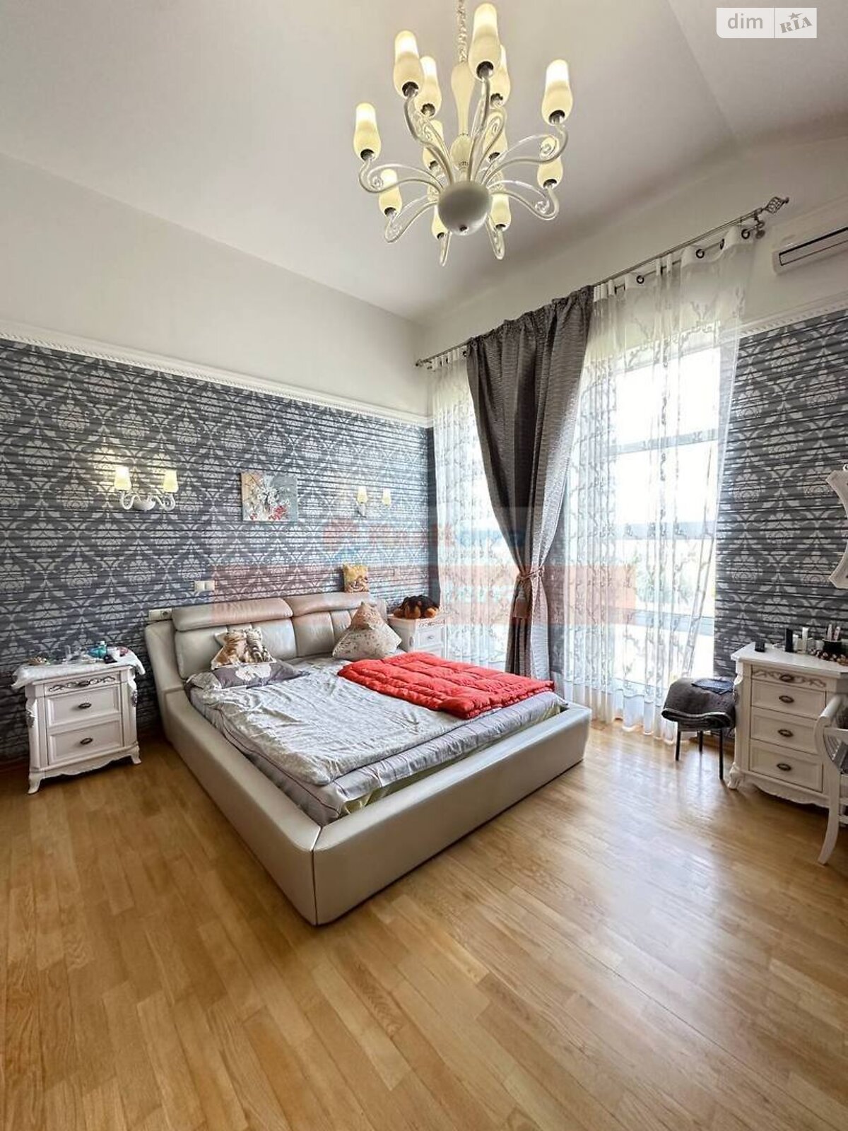 двухэтажный дом с балконом, 280 кв. м, кирпич. Продажа в Горбовичах фото 1