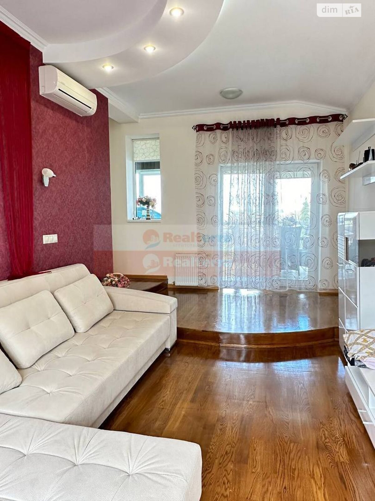 двухэтажный дом с балконом, 280 кв. м, кирпич. Продажа в Горбовичах фото 1