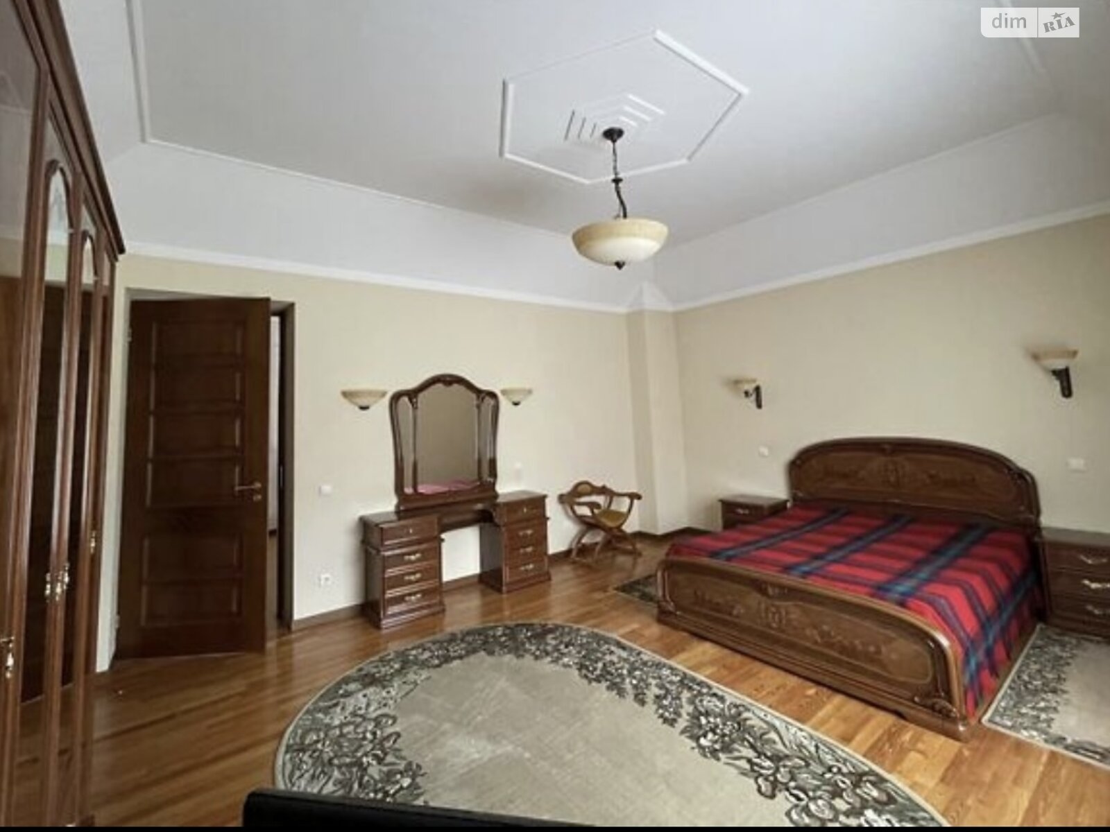двухэтажный дом с гаражом, 690 кв. м, кирпич. Продажа в Горбовичах фото 1 двухэтажный дом с гаражом, 690 кв. м, кирпич. Продажа в Горбовичах фото 1
