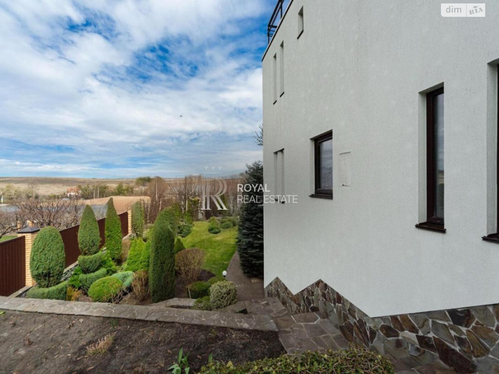 триповерховий будинок, 932.3 кв. м, цегла. Продаж у Горбовичах фото 1 триповерховий будинок, 932.3 кв. м, цегла. Продаж у Горбовичах фото 1