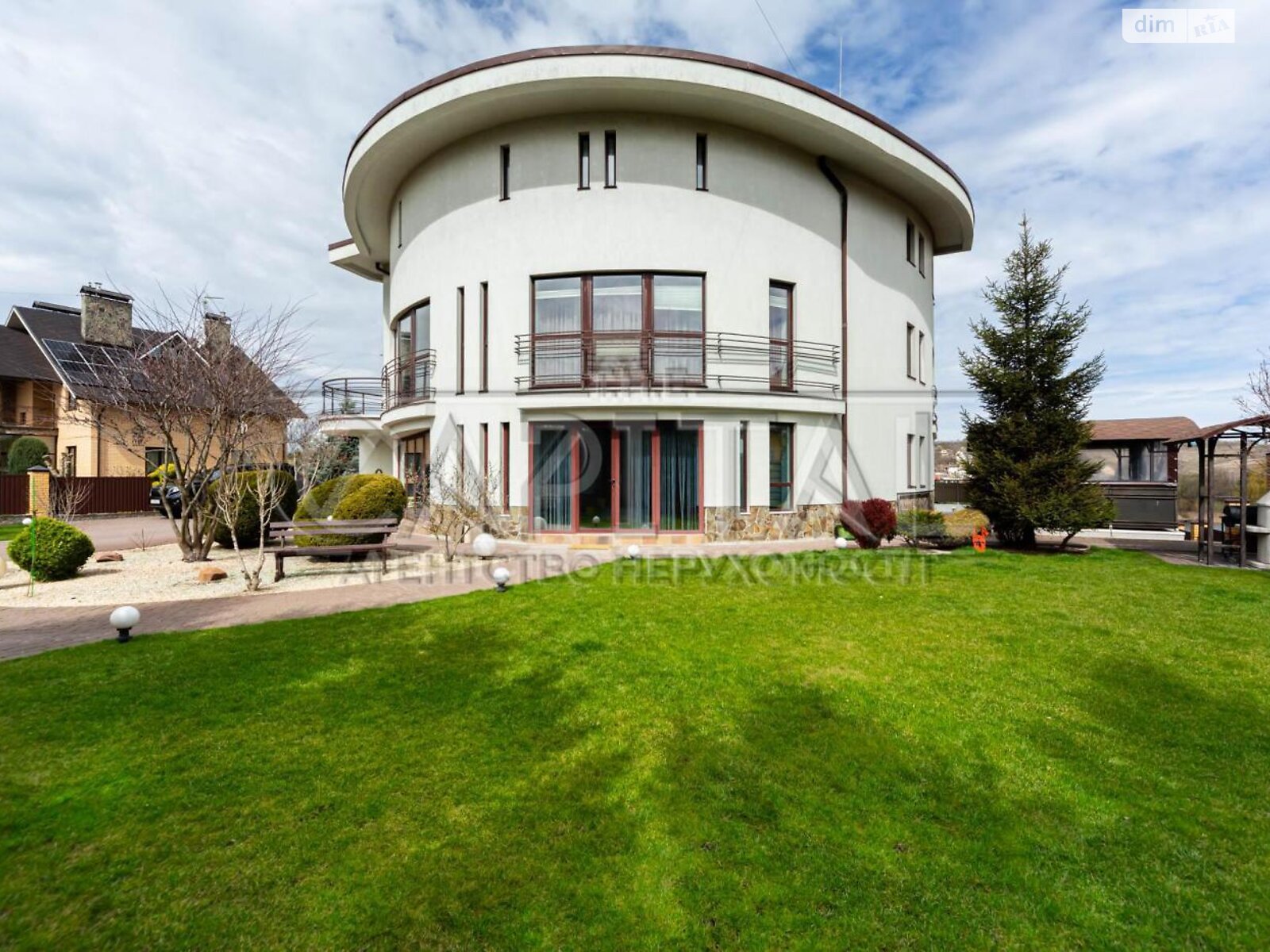 трехэтажный дом беседка, 1000 кв. м, кирпич. Продажа в Горбовичах фото 1 трехэтажный дом беседка, 1000 кв. м, кирпич. Продажа в Горбовичах фото 1