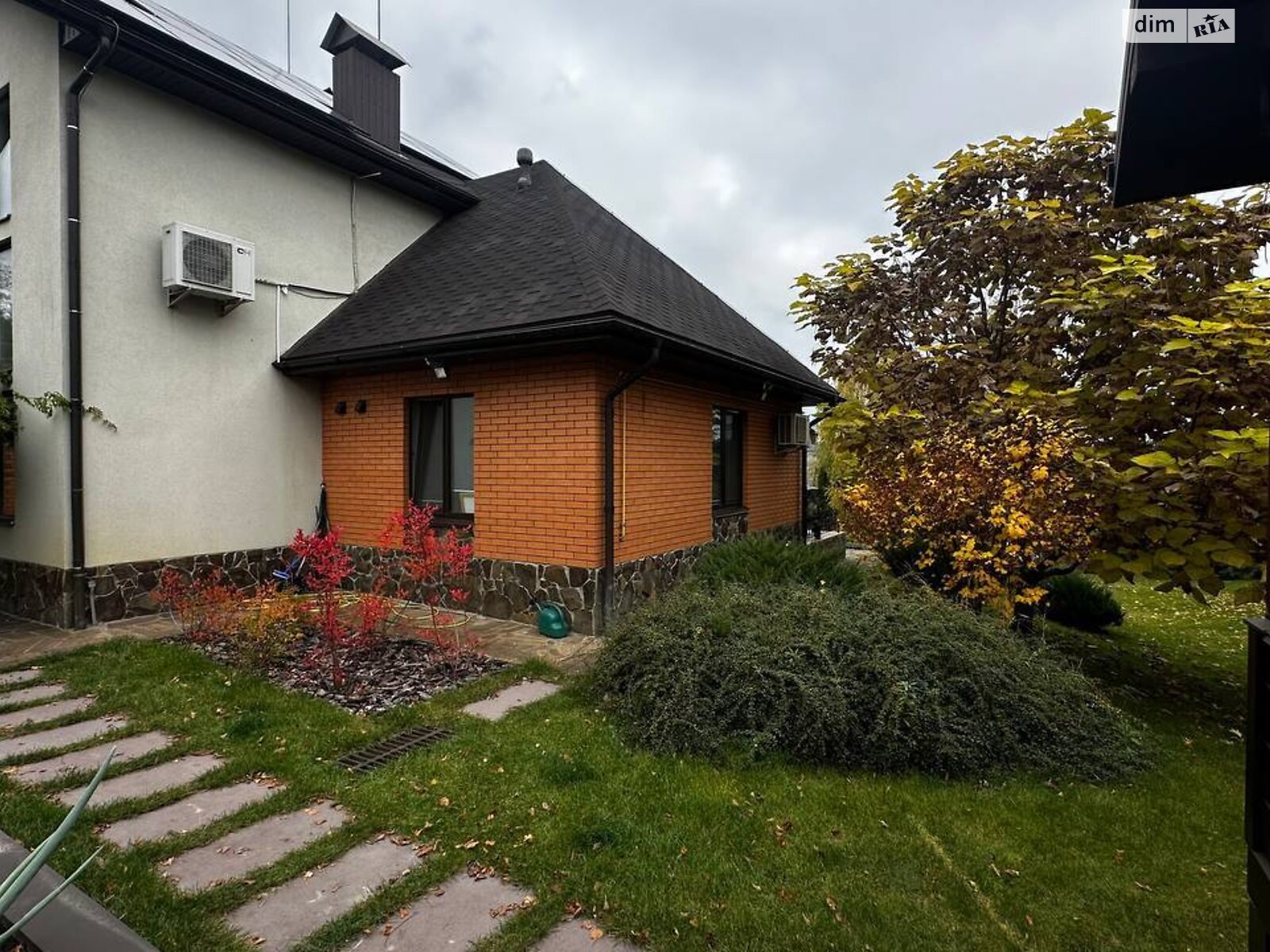 двухэтажный дом с гаражом, 320 кв. м, кирпич. Продажа в Горбовичах фото 1 двухэтажный дом с гаражом, 320 кв. м, кирпич. Продажа в Горбовичах фото 1