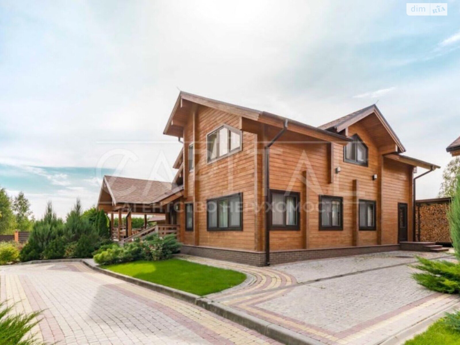 двухэтажный дом с балконом, 930 кв. м, кирпич. Продажа в Горбовичах фото 1