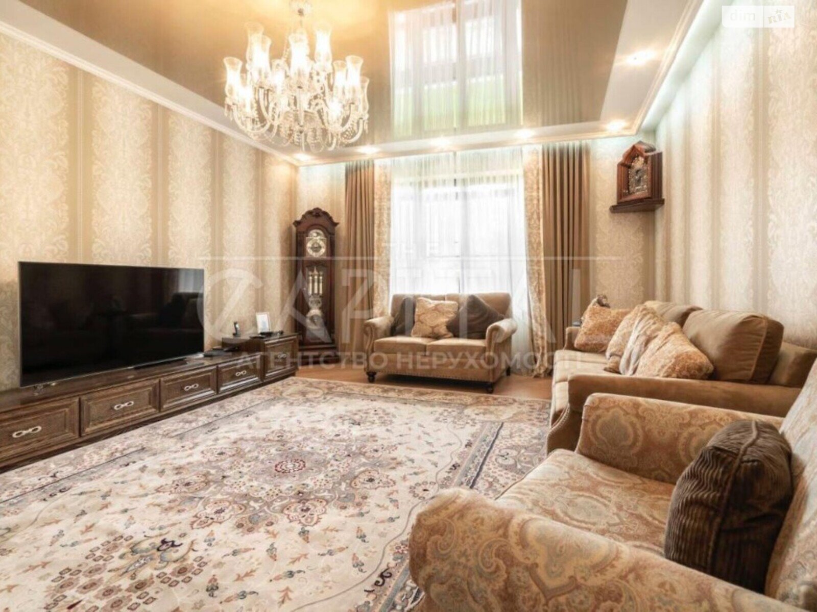 двухэтажный дом с балконом, 930 кв. м, кирпич. Продажа в Горбовичах фото 1