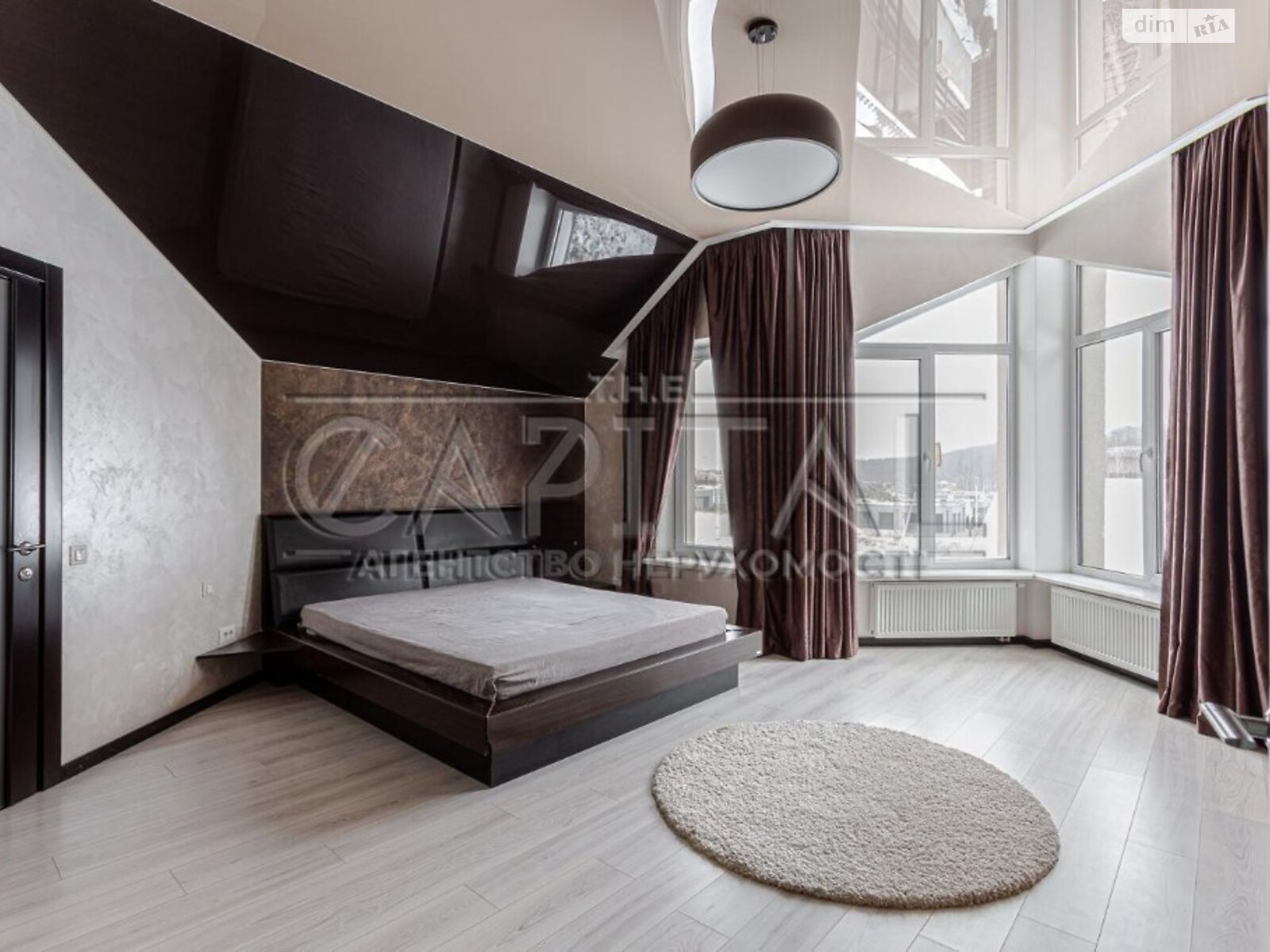 трехэтажный дом, 560 кв. м, кирпич. Продажа в Горбовичах фото 1