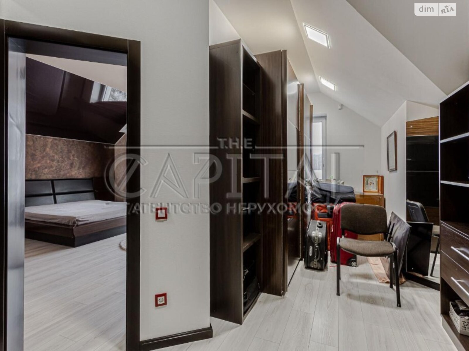 трехэтажный дом, 560 кв. м, кирпич. Продажа в Горбовичах фото 1