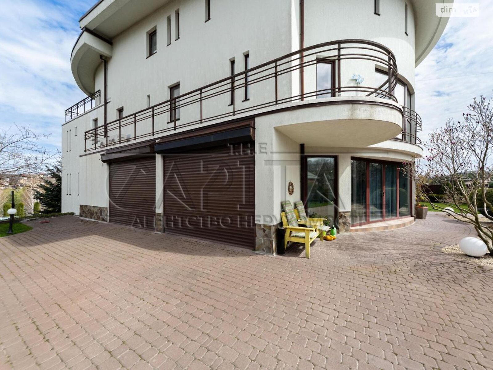 трехэтажный дом, 1000 кв. м, кирпич. Продажа в Горбовичах фото 1 трехэтажный дом, 1000 кв. м, кирпич. Продажа в Горбовичах фото 1