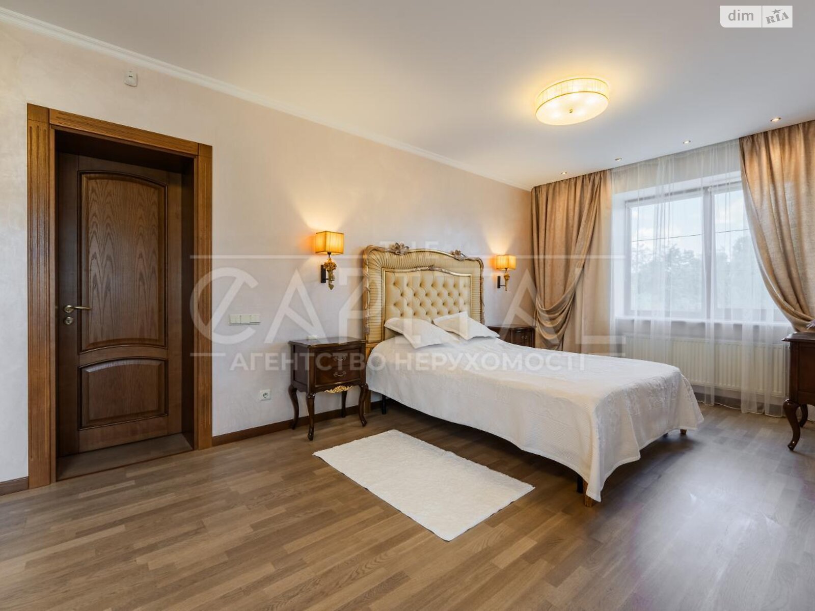 трехэтажный дом с гаражом, 488 кв. м, кирпич. Продажа в Гореничах фото 1