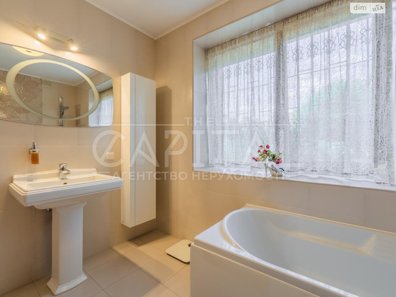 триповерховий будинок з гаражем, 488 кв. м, цегла. Продаж у Гореничах фото 1 триповерховий будинок з гаражем, 488 кв. м, цегла. Продаж у Гореничах фото 1