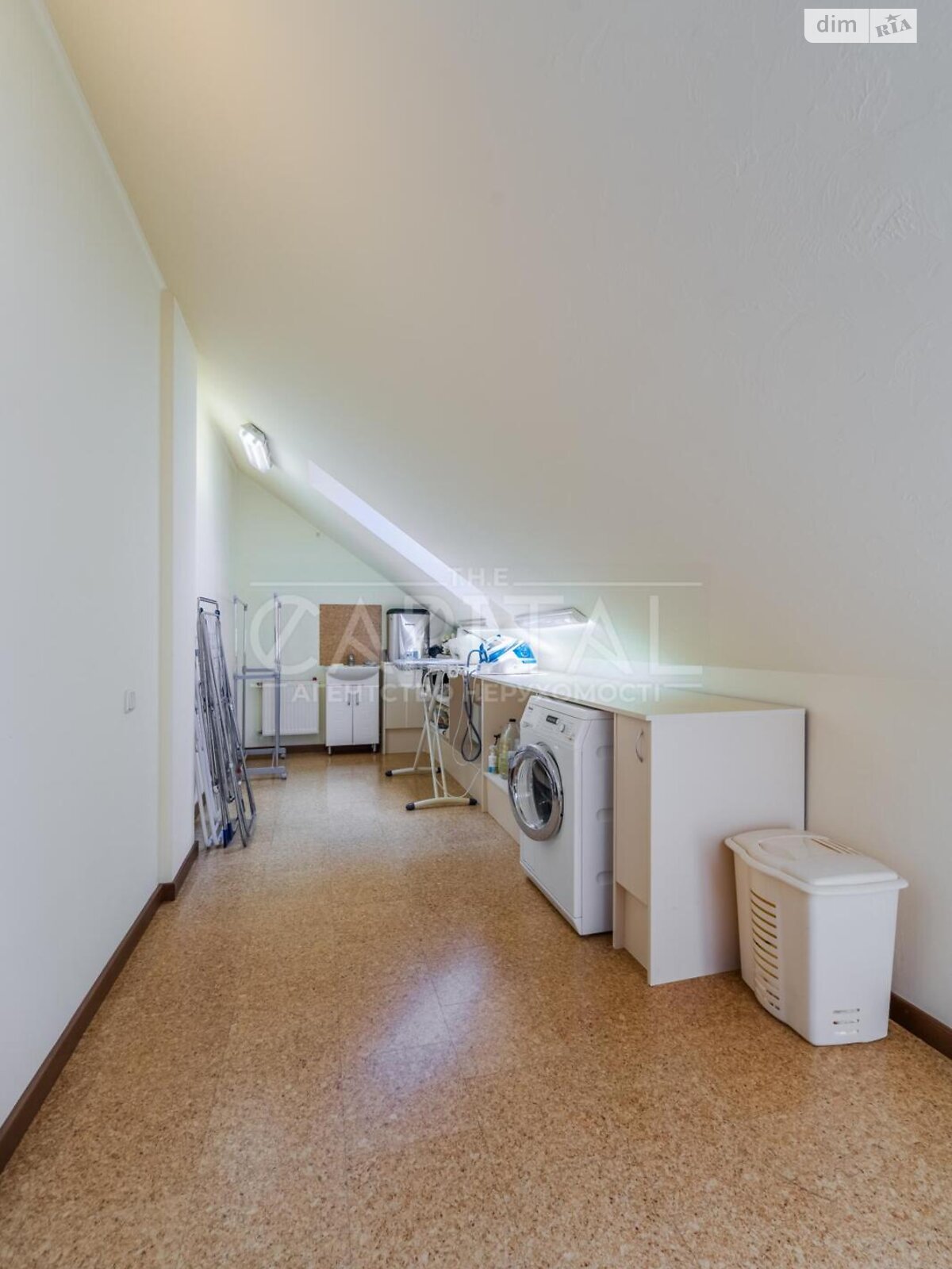 триповерховий будинок з гаражем, 488 кв. м, цегла. Продаж у Гореничах фото 1 триповерховий будинок з гаражем, 488 кв. м, цегла. Продаж у Гореничах фото 1