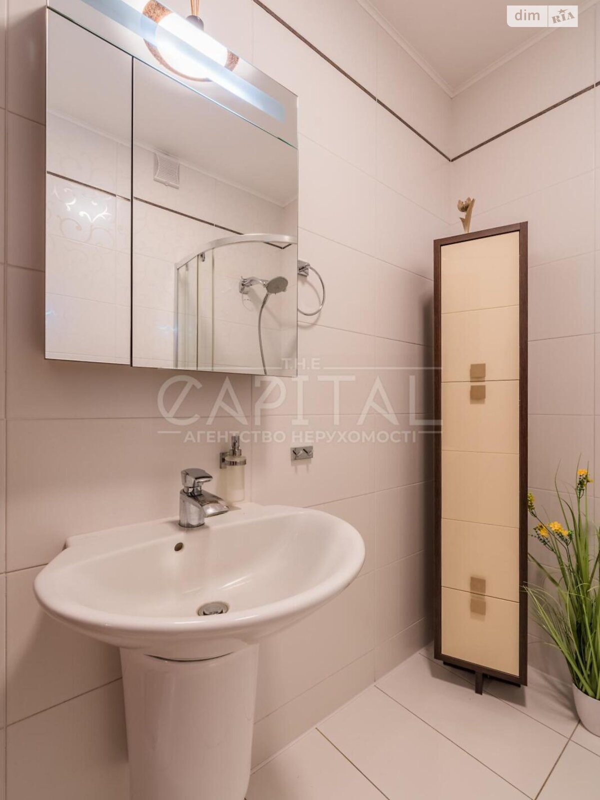триповерховий будинок з гаражем, 488 кв. м, цегла. Продаж у Гореничах фото 1 триповерховий будинок з гаражем, 488 кв. м, цегла. Продаж у Гореничах фото 1