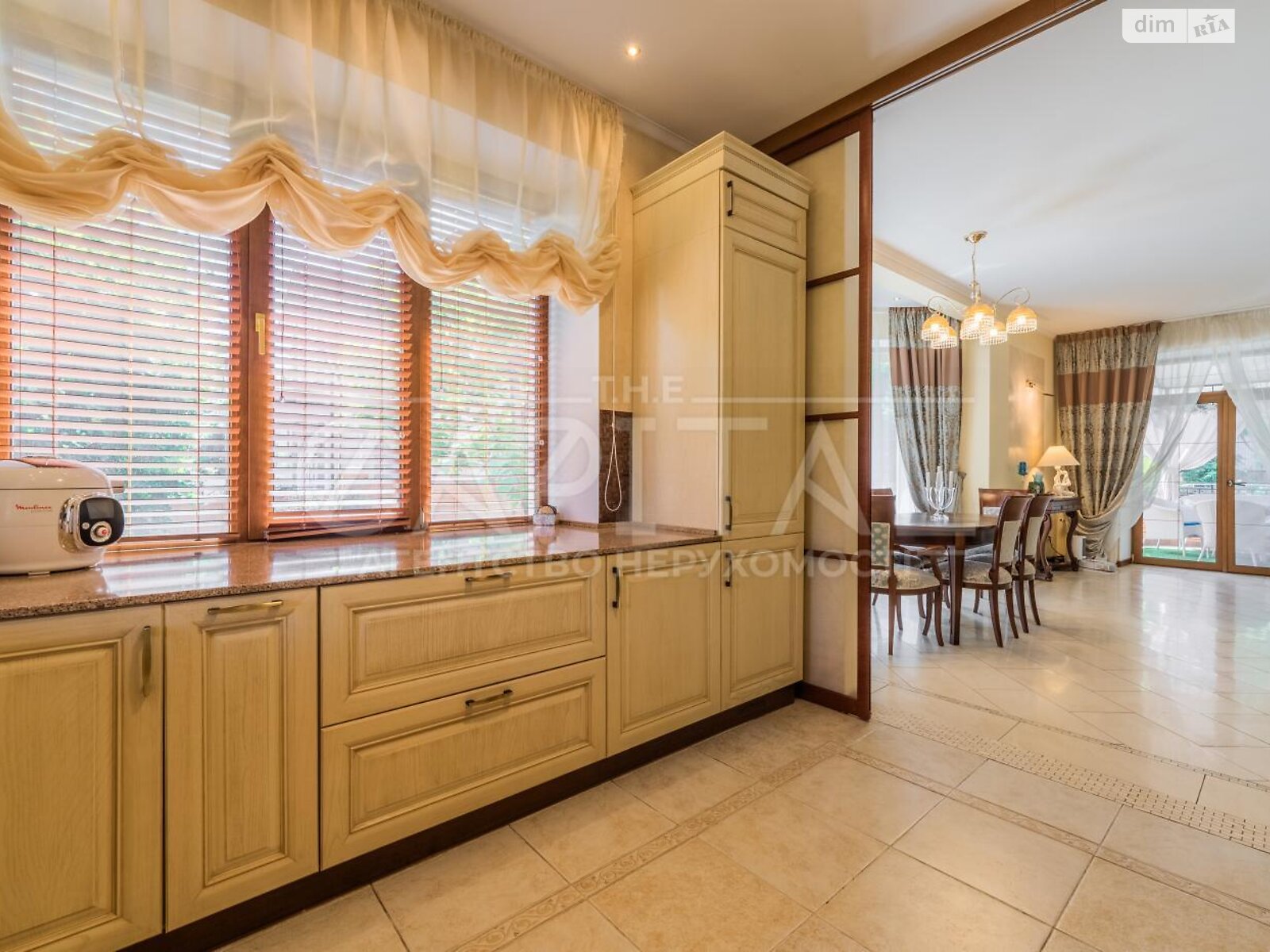 триповерховий будинок з гаражем, 488 кв. м, цегла. Продаж у Гореничах фото 1 триповерховий будинок з гаражем, 488 кв. м, цегла. Продаж у Гореничах фото 1