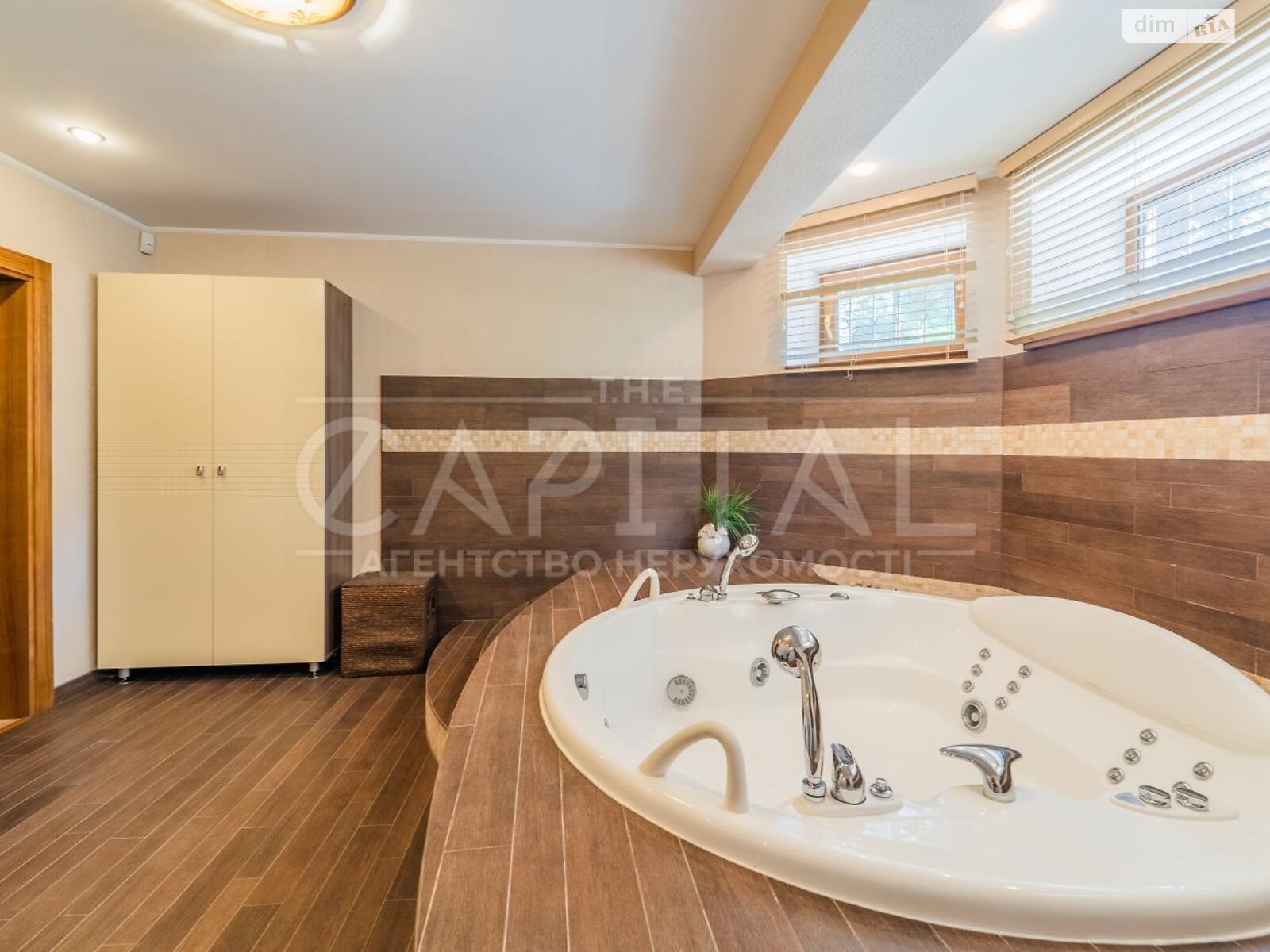 триповерховий будинок з гаражем, 488 кв. м, цегла. Продаж у Гореничах фото 1 триповерховий будинок з гаражем, 488 кв. м, цегла. Продаж у Гореничах фото 1