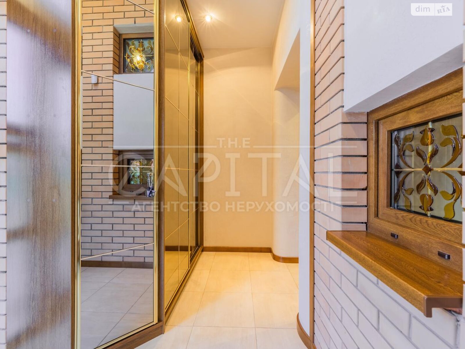 триповерховий будинок з гаражем, 488 кв. м, цегла. Продаж у Гореничах фото 1 триповерховий будинок з гаражем, 488 кв. м, цегла. Продаж у Гореничах фото 1