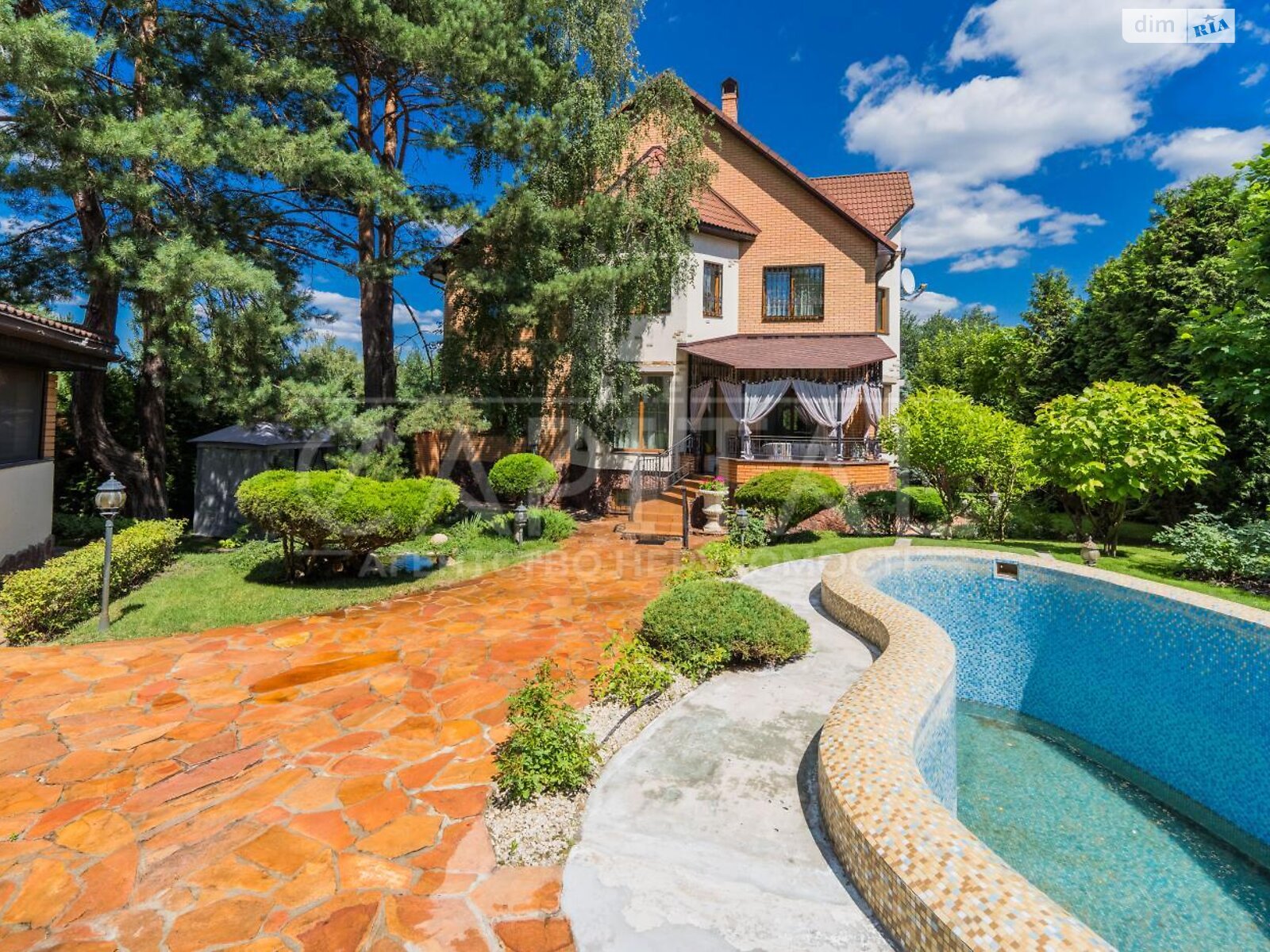 триповерховий будинок з гаражем, 488 кв. м, цегла. Продаж у Гореничах фото 1 триповерховий будинок з гаражем, 488 кв. м, цегла. Продаж у Гореничах фото 1