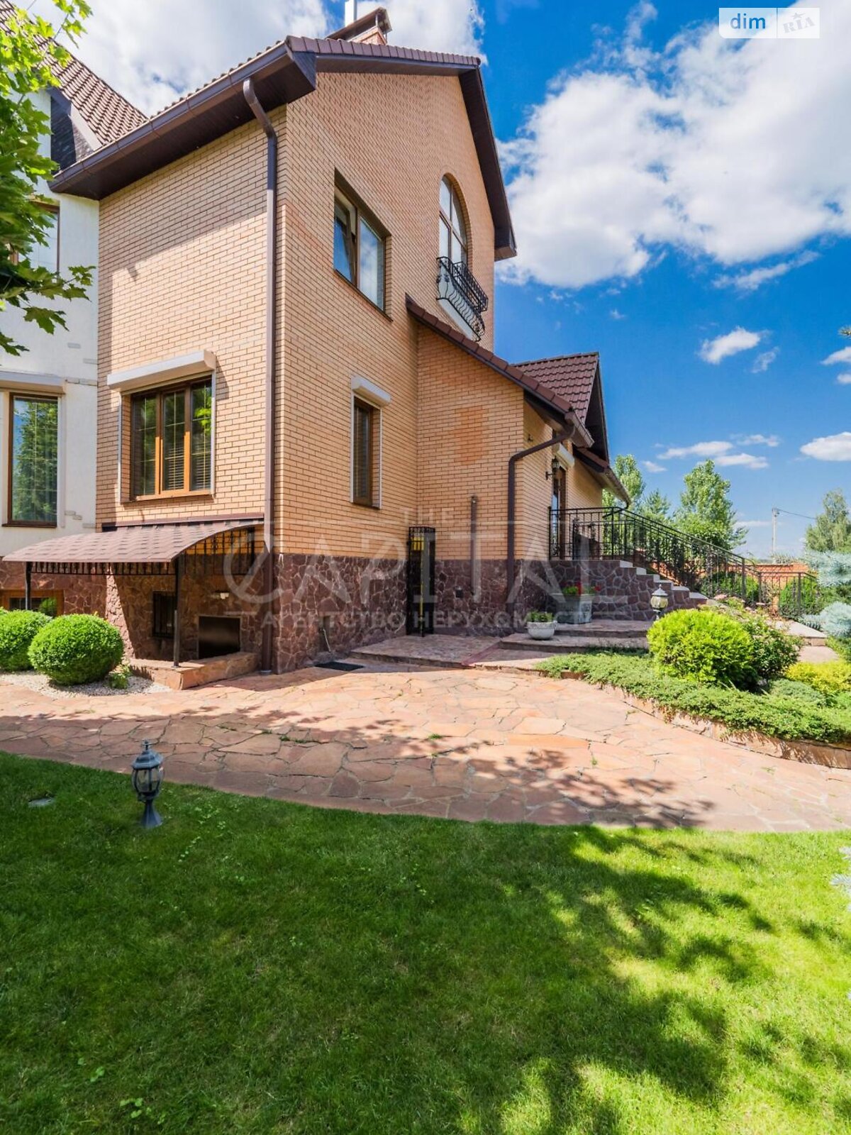 триповерховий будинок з гаражем, 488 кв. м, цегла. Продаж у Гореничах фото 1 триповерховий будинок з гаражем, 488 кв. м, цегла. Продаж у Гореничах фото 1