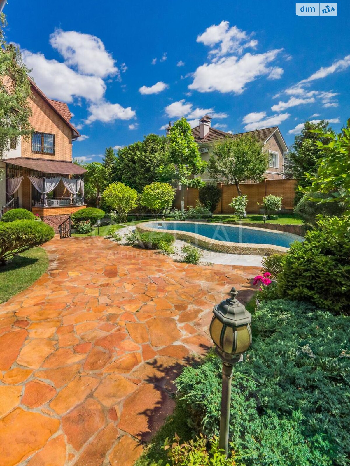 триповерховий будинок з гаражем, 488 кв. м, цегла. Продаж у Гореничах фото 1 триповерховий будинок з гаражем, 488 кв. м, цегла. Продаж у Гореничах фото 1