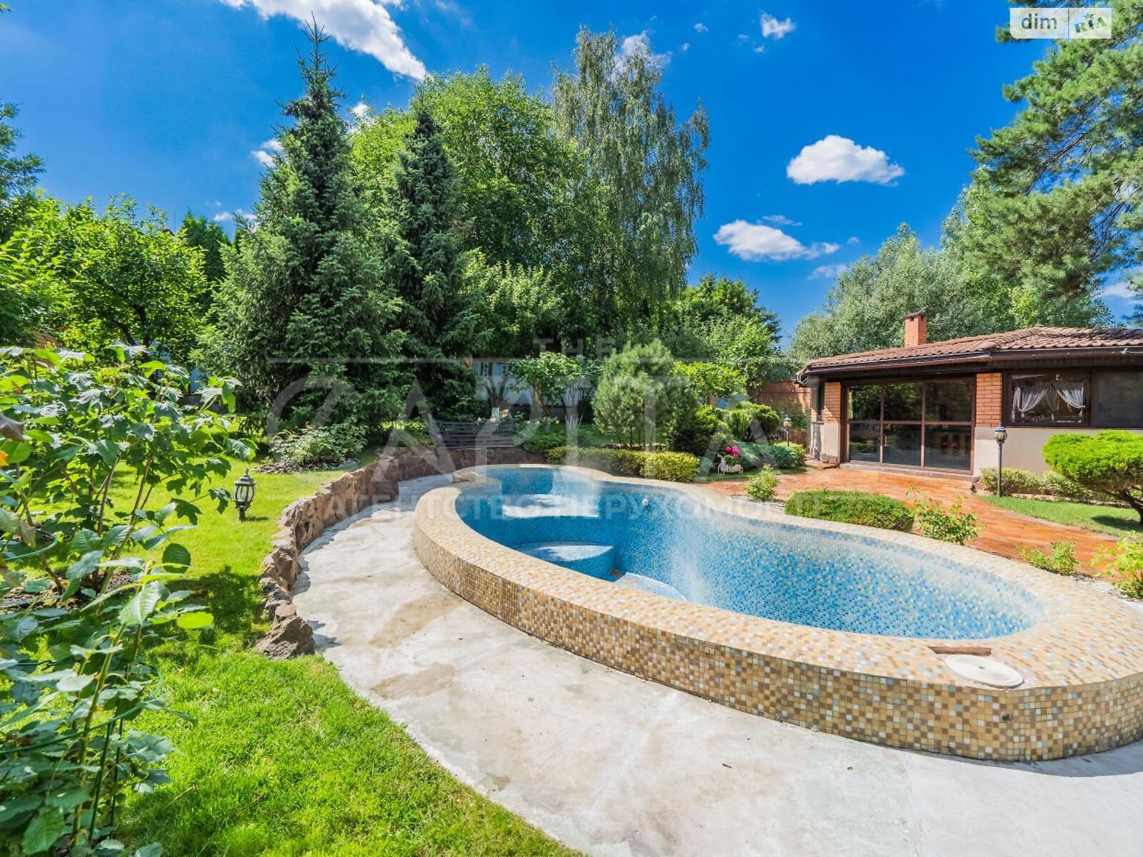 триповерховий будинок з гаражем, 488 кв. м, цегла. Продаж у Гореничах фото 1 триповерховий будинок з гаражем, 488 кв. м, цегла. Продаж у Гореничах фото 1