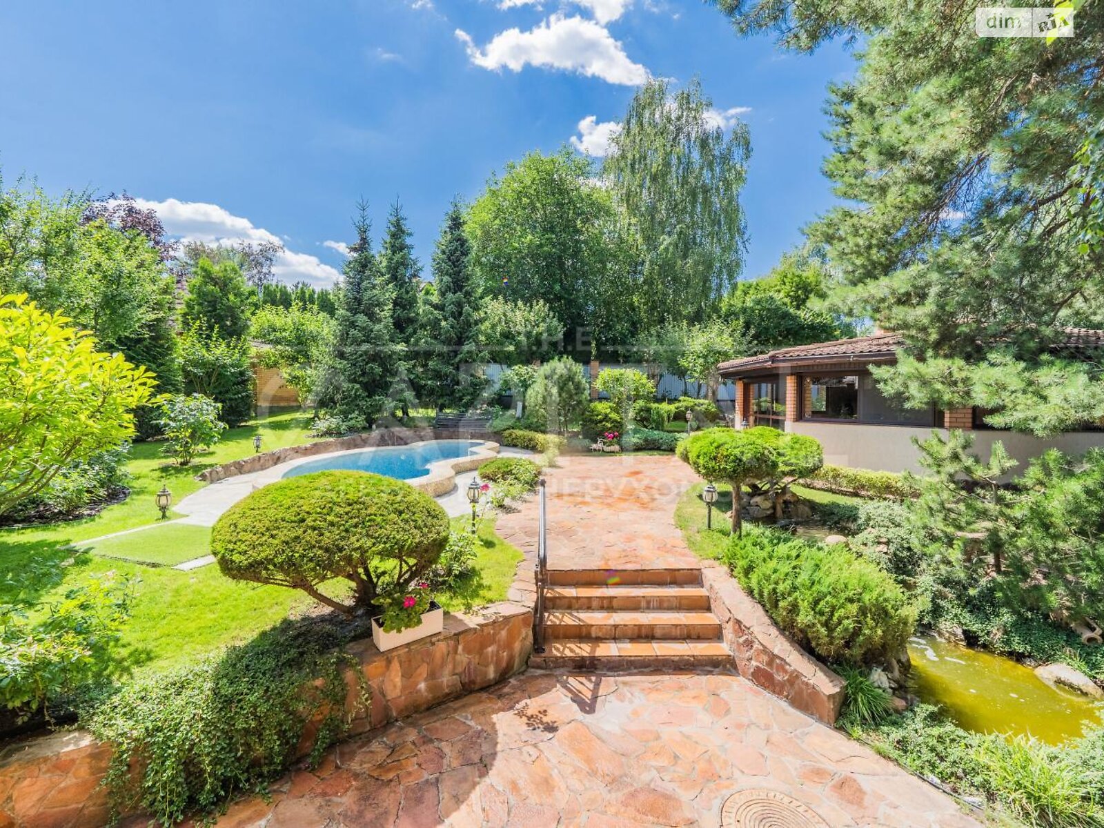 триповерховий будинок з гаражем, 488 кв. м, цегла. Продаж у Гореничах фото 1 триповерховий будинок з гаражем, 488 кв. м, цегла. Продаж у Гореничах фото 1
