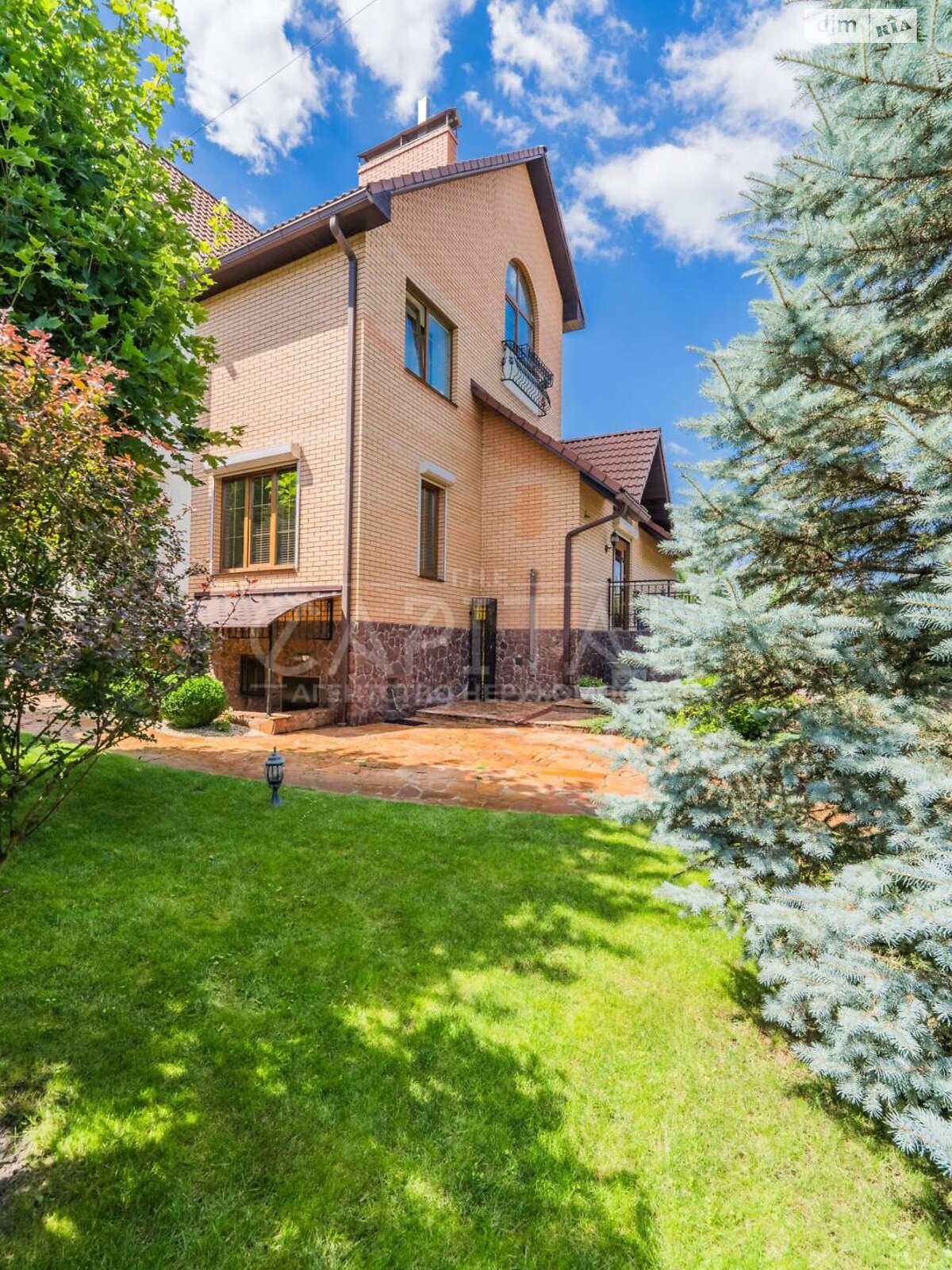 триповерховий будинок з гаражем, 488 кв. м, цегла. Продаж у Гореничах фото 1 триповерховий будинок з гаражем, 488 кв. м, цегла. Продаж у Гореничах фото 1