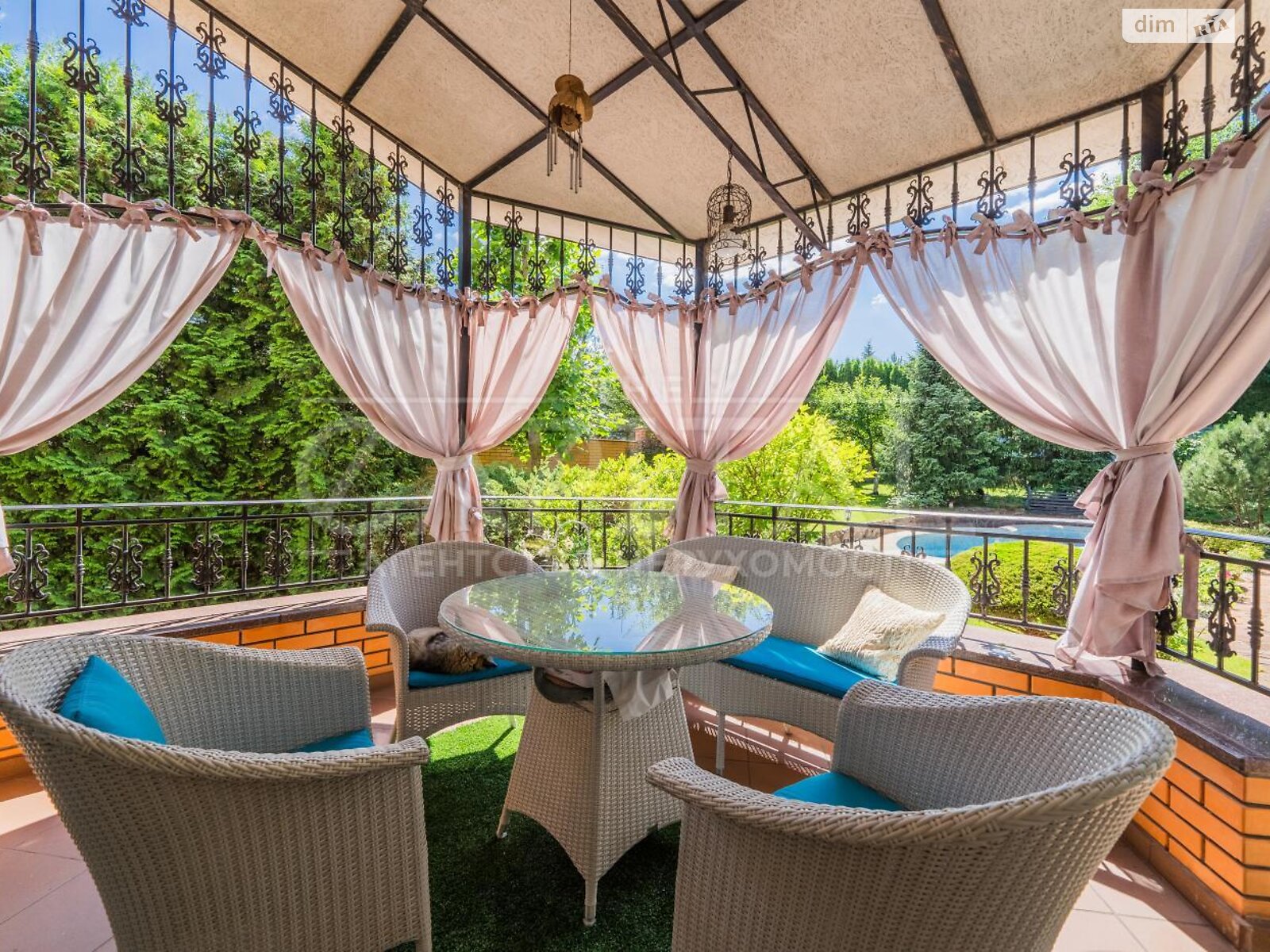триповерховий будинок з гаражем, 488 кв. м, цегла. Продаж у Гореничах фото 1 триповерховий будинок з гаражем, 488 кв. м, цегла. Продаж у Гореничах фото 1