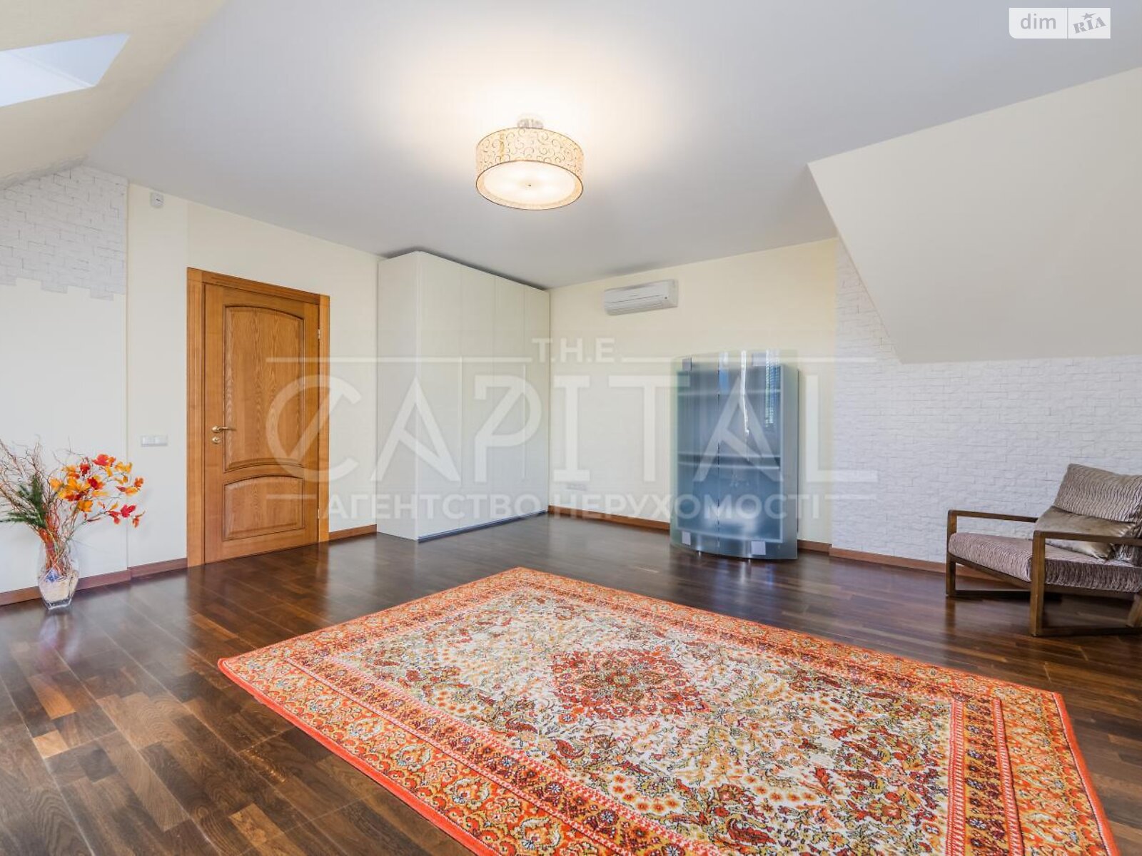 триповерховий будинок з гаражем, 488 кв. м, цегла. Продаж у Гореничах фото 1 триповерховий будинок з гаражем, 488 кв. м, цегла. Продаж у Гореничах фото 1