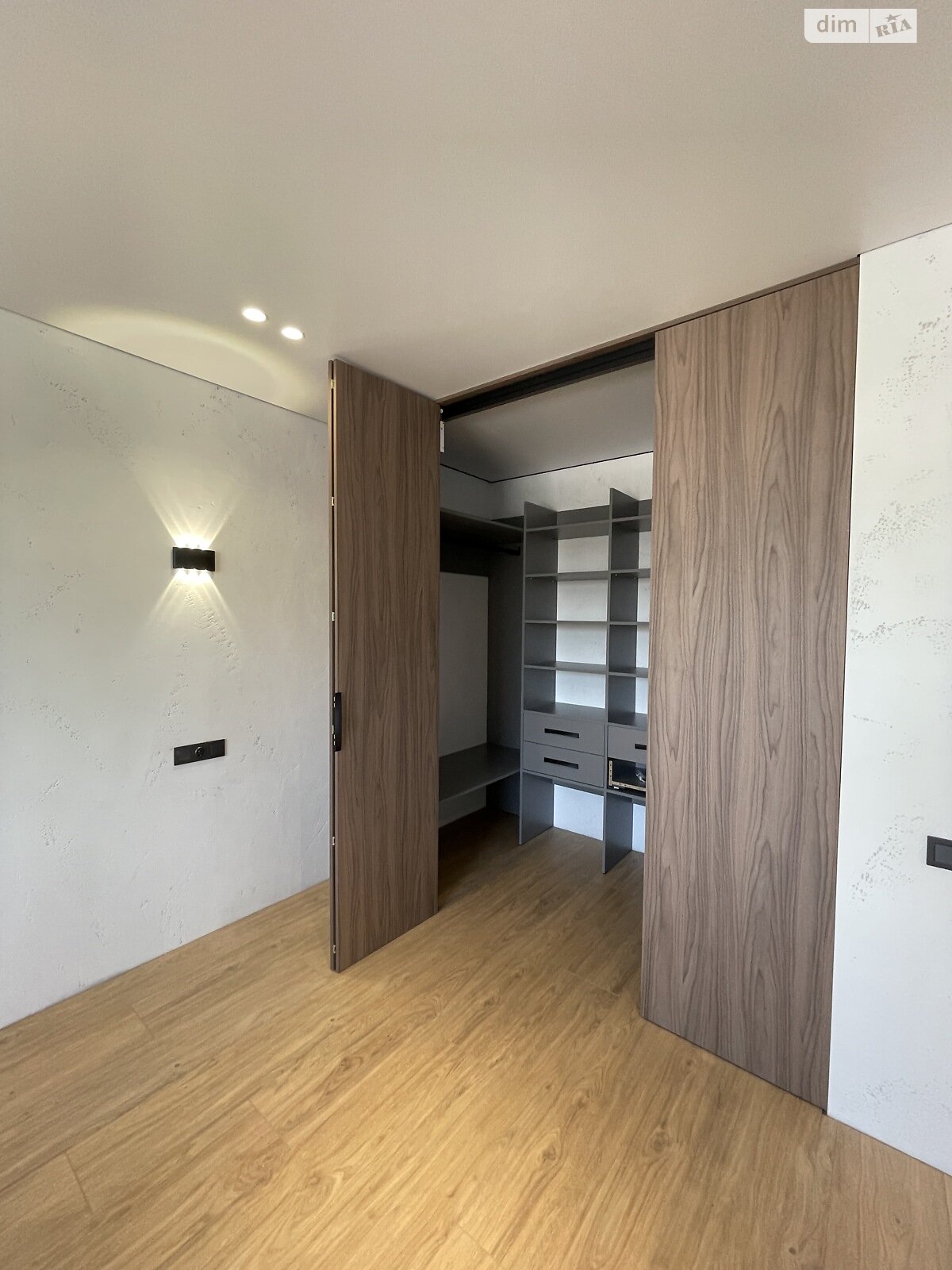 двухэтажный дом с балконом, 130 кв. м, кирпич. Продажа в Гореничах фото 1 двухэтажный дом с балконом, 130 кв. м, кирпич. Продажа в Гореничах фото 1