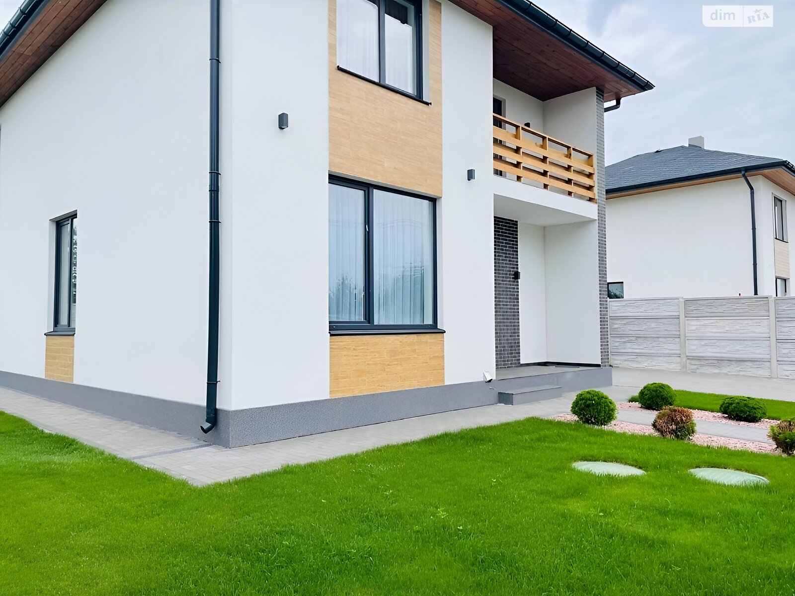 двухэтажный дом с балконом, 130 кв. м, кирпич. Продажа в Гореничах фото 1 двухэтажный дом с балконом, 130 кв. м, кирпич. Продажа в Гореничах фото 1