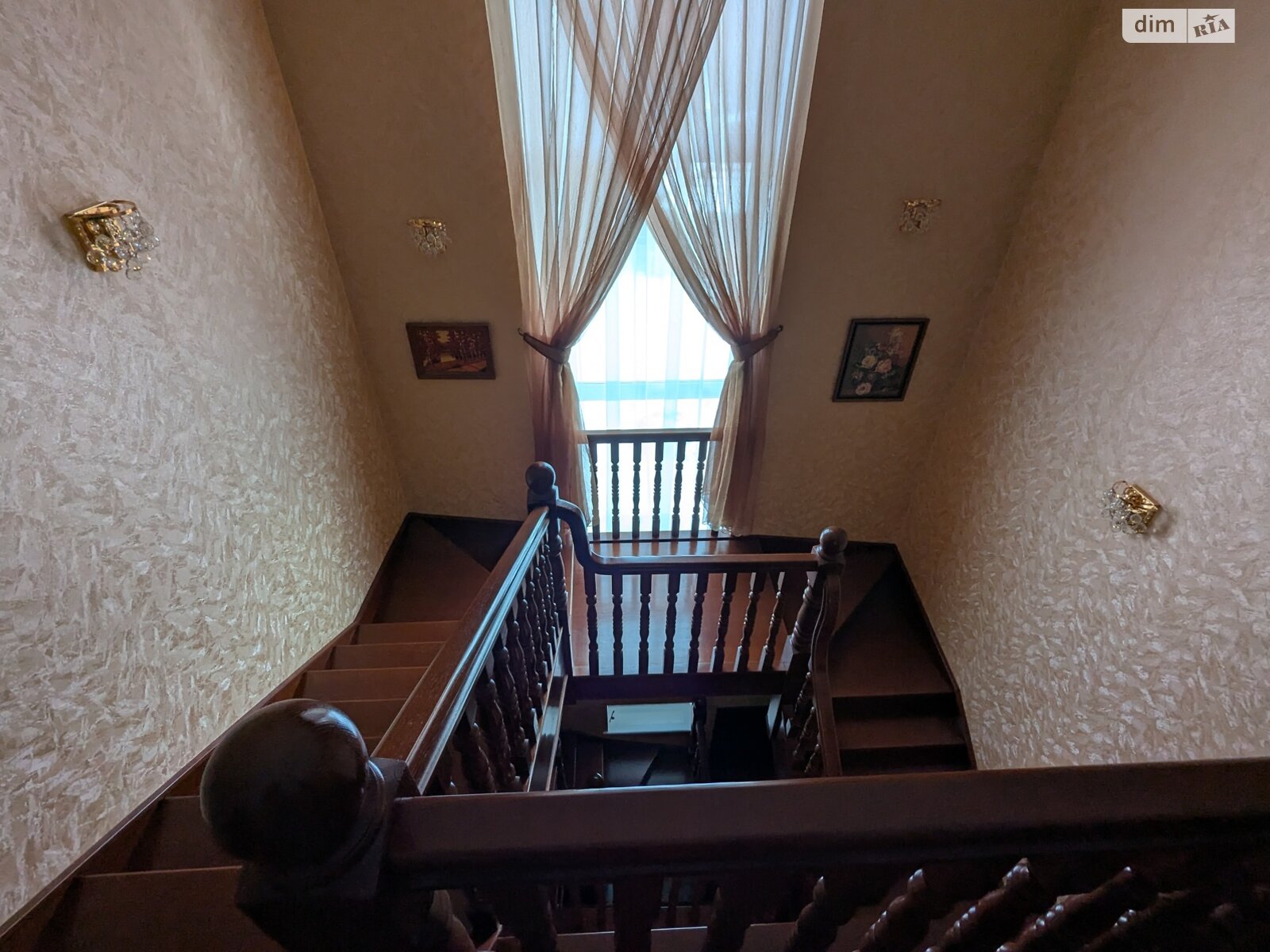 триповерховий будинок з гаражем, 398.5 кв. м, цегла. Продаж у Гореничах фото 1 триповерховий будинок з гаражем, 398.5 кв. м, цегла. Продаж у Гореничах фото 1