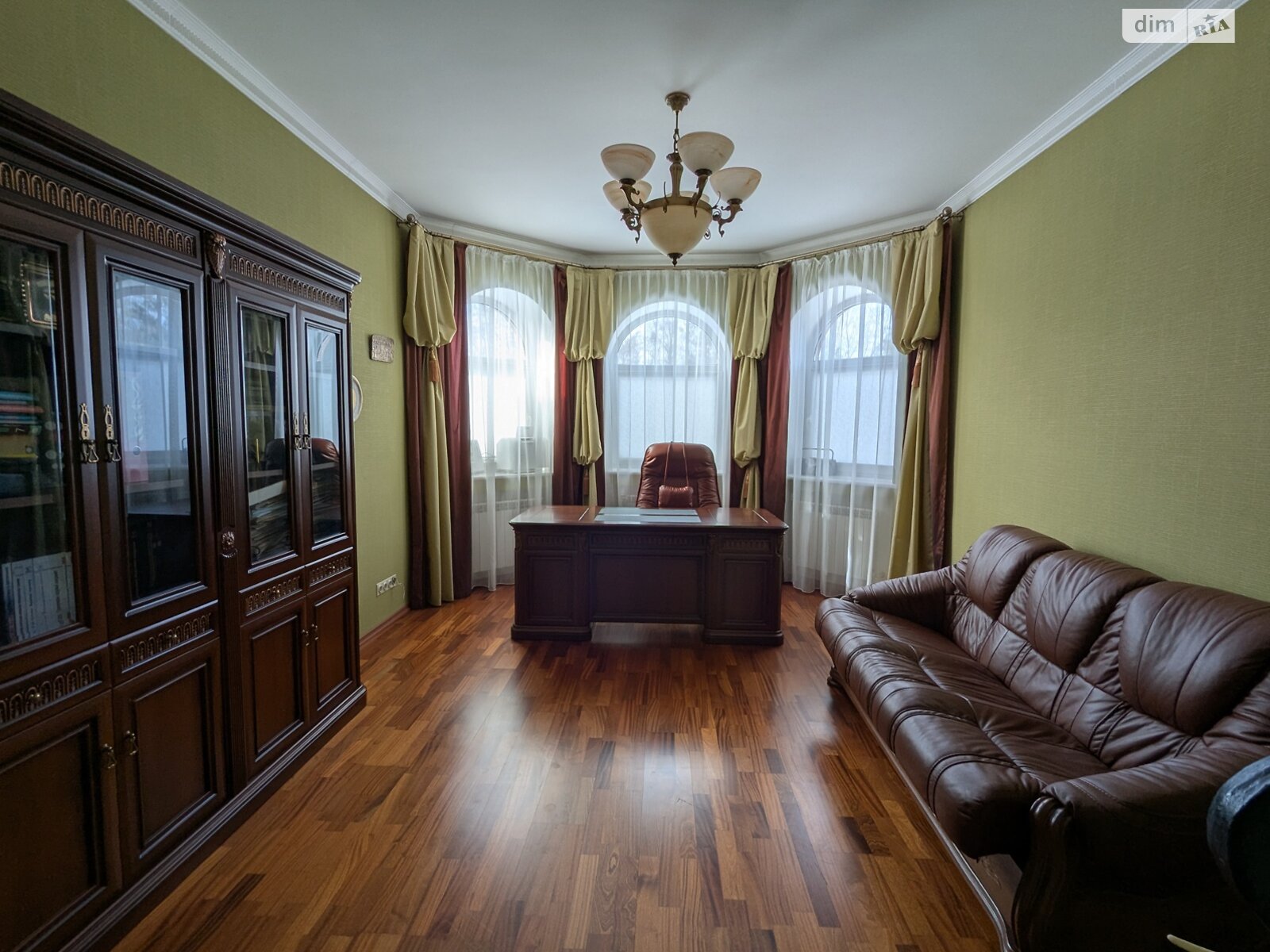 триповерховий будинок з гаражем, 398.5 кв. м, цегла. Продаж у Гореничах фото 1 триповерховий будинок з гаражем, 398.5 кв. м, цегла. Продаж у Гореничах фото 1