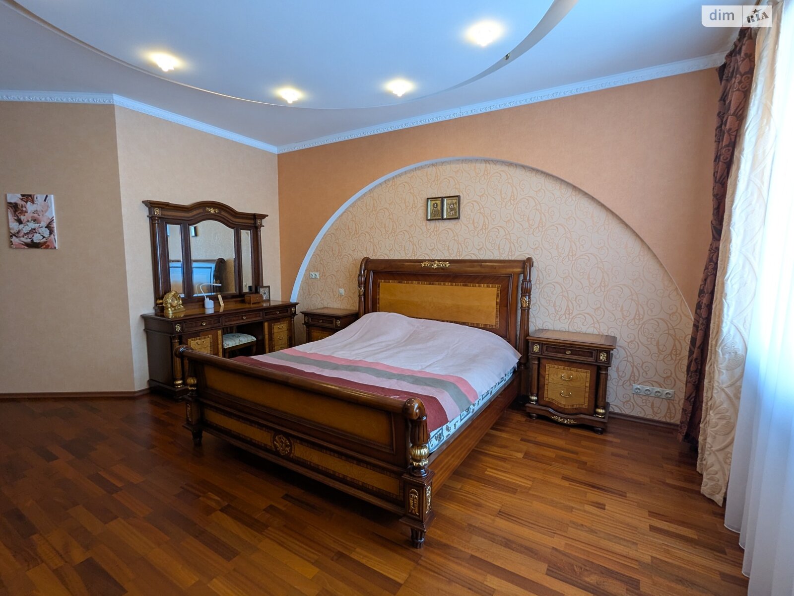 триповерховий будинок з гаражем, 398.5 кв. м, цегла. Продаж у Гореничах фото 1 триповерховий будинок з гаражем, 398.5 кв. м, цегла. Продаж у Гореничах фото 1