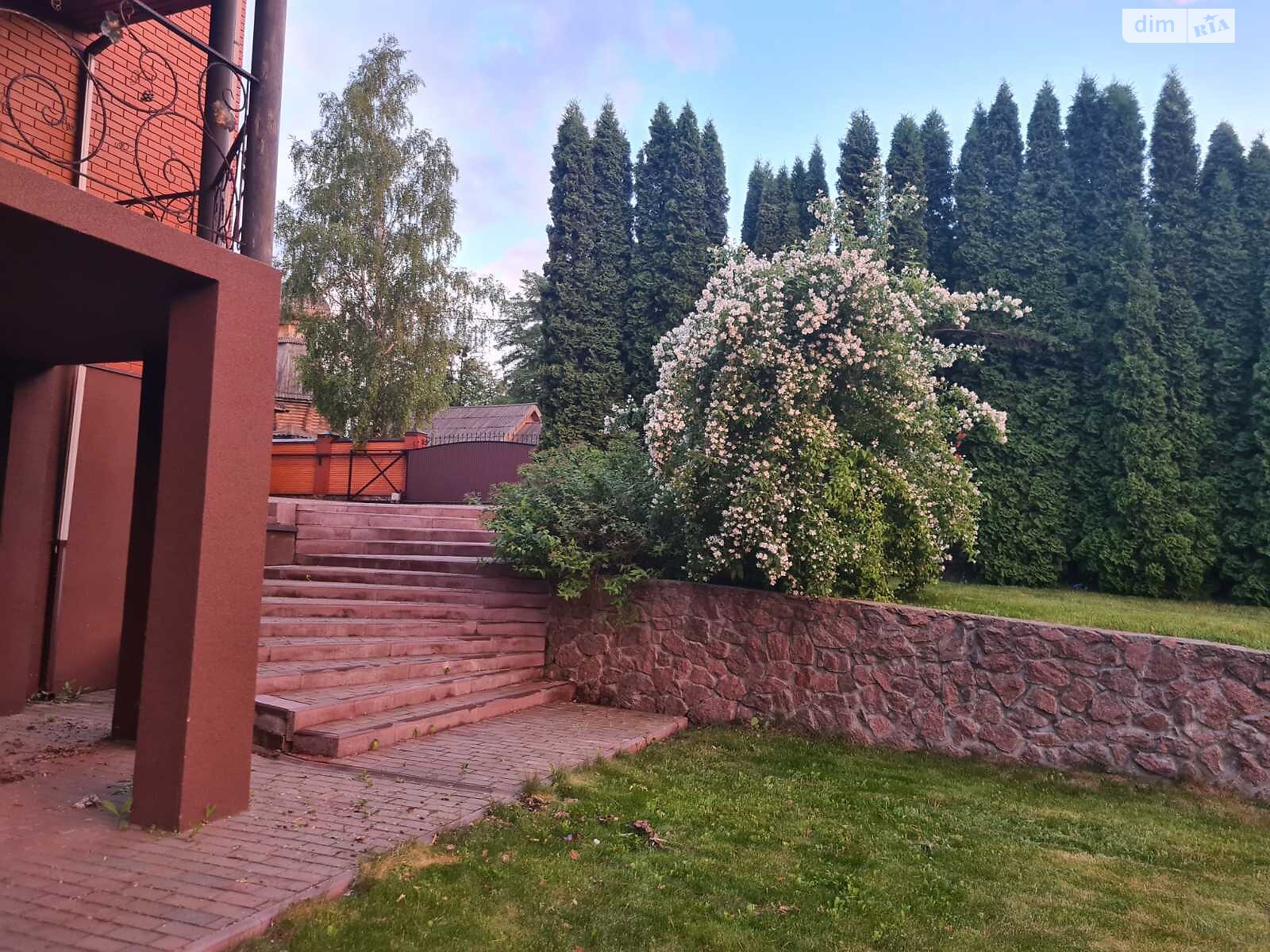 трехэтажный дом с верандой, 398.5 кв. м, кирпич. Продажа в Гореничах фото 1 трехэтажный дом с верандой, 398.5 кв. м, кирпич. Продажа в Гореничах фото 1