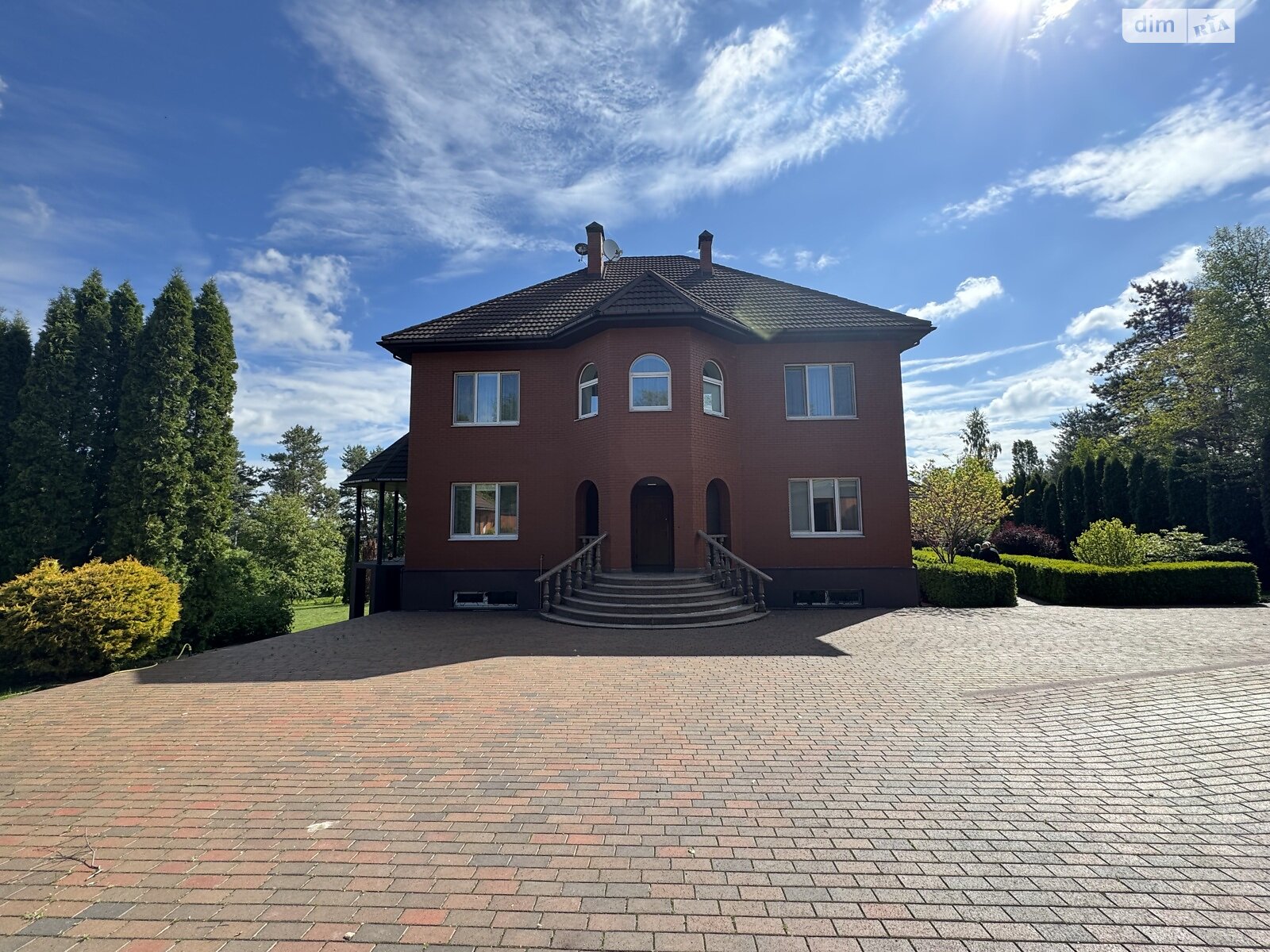 двухэтажный дом с гаражом, 308.5 кв. м, кирпич. Продажа в Гореничах фото 1