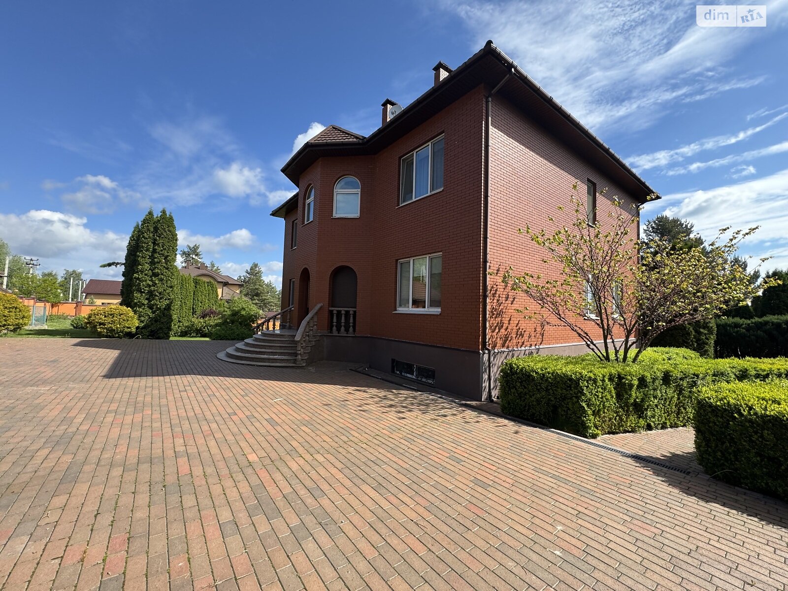 двухэтажный дом с гаражом, 308.5 кв. м, кирпич. Продажа в Гореничах фото 1