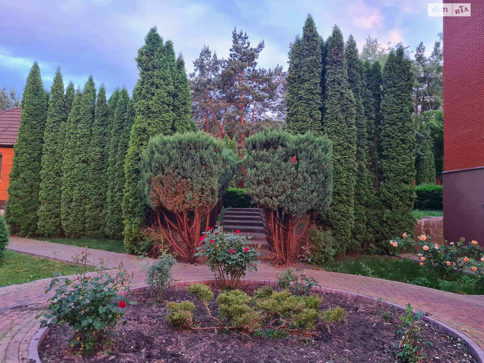 двухэтажный дом с гаражом, 308.5 кв. м, кирпич. Продажа в Гореничах фото 1