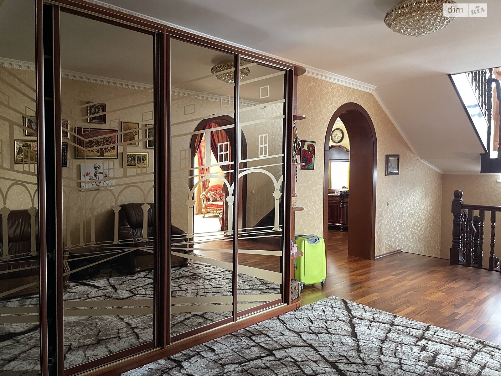 двухэтажный дом с гаражом, 308.5 кв. м, кирпич. Продажа в Гореничах фото 1