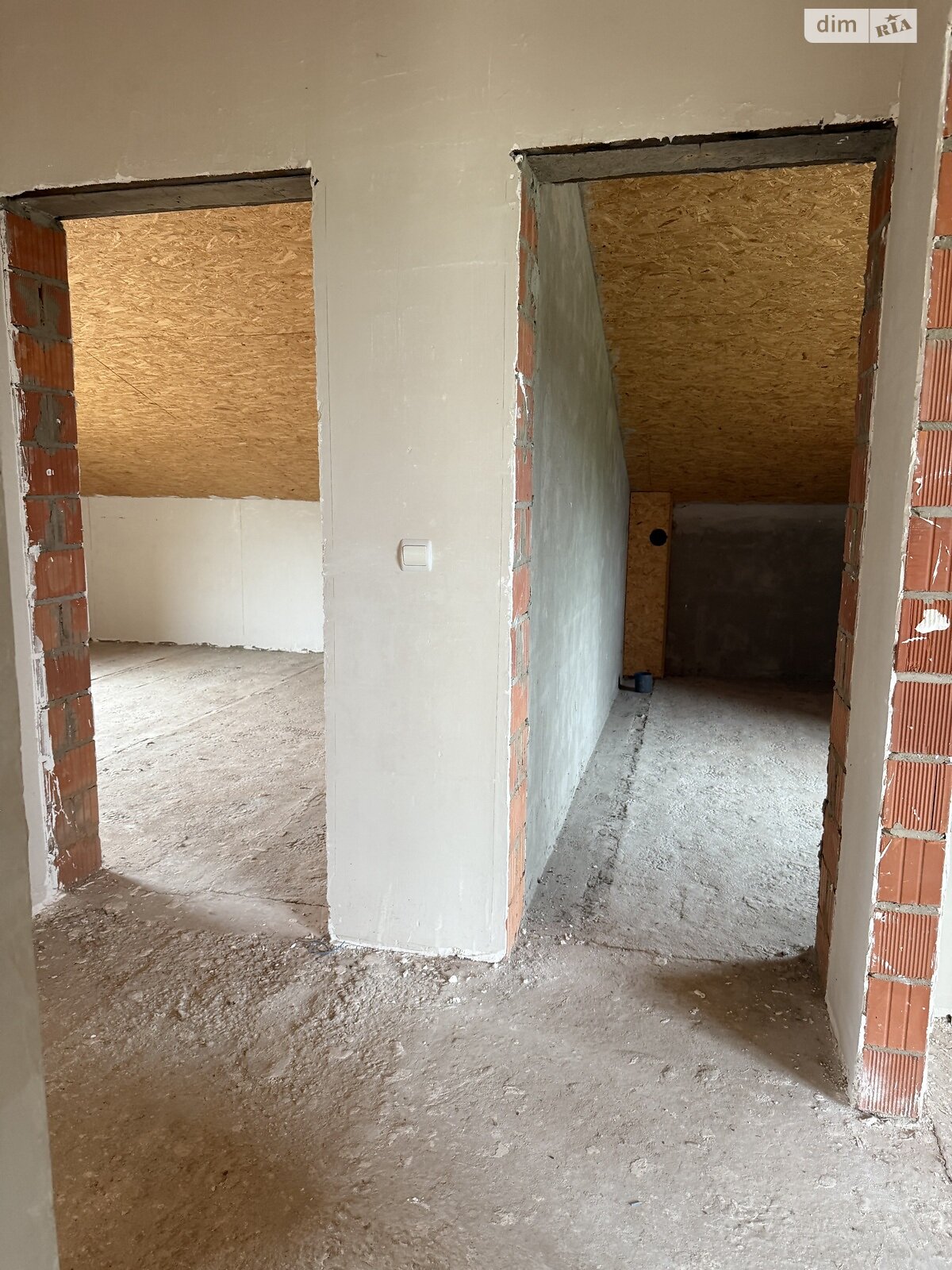 двухэтажный дом с ремонтом, 150 кв. м, кирпич. Продажа в Гореничах фото 1