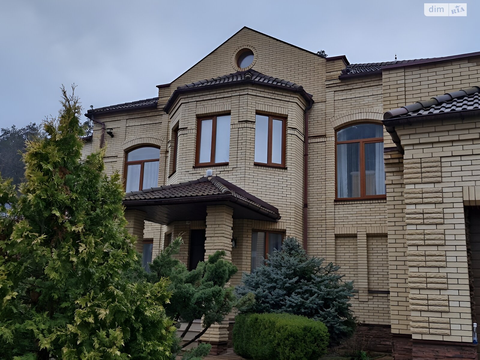 двухэтажный дом с гаражом, 348.8 кв. м, кирпич. Продажа в Гореничах фото 1 двухэтажный дом с гаражом, 348.8 кв. м, кирпич. Продажа в Гореничах фото 1