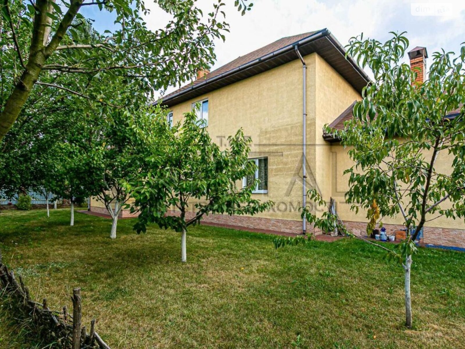 двухэтажный дом с ремонтом, 465 кв. м, кирпич. Продажа в Гореничах фото 1