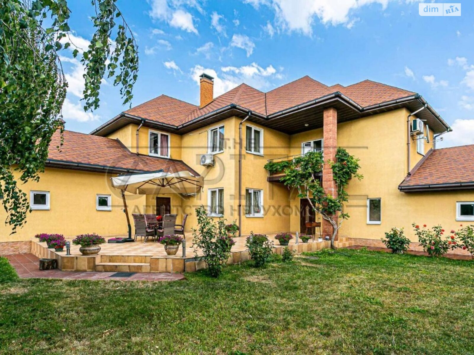 двухэтажный дом с ремонтом, 465 кв. м, кирпич. Продажа в Гореничах фото 1