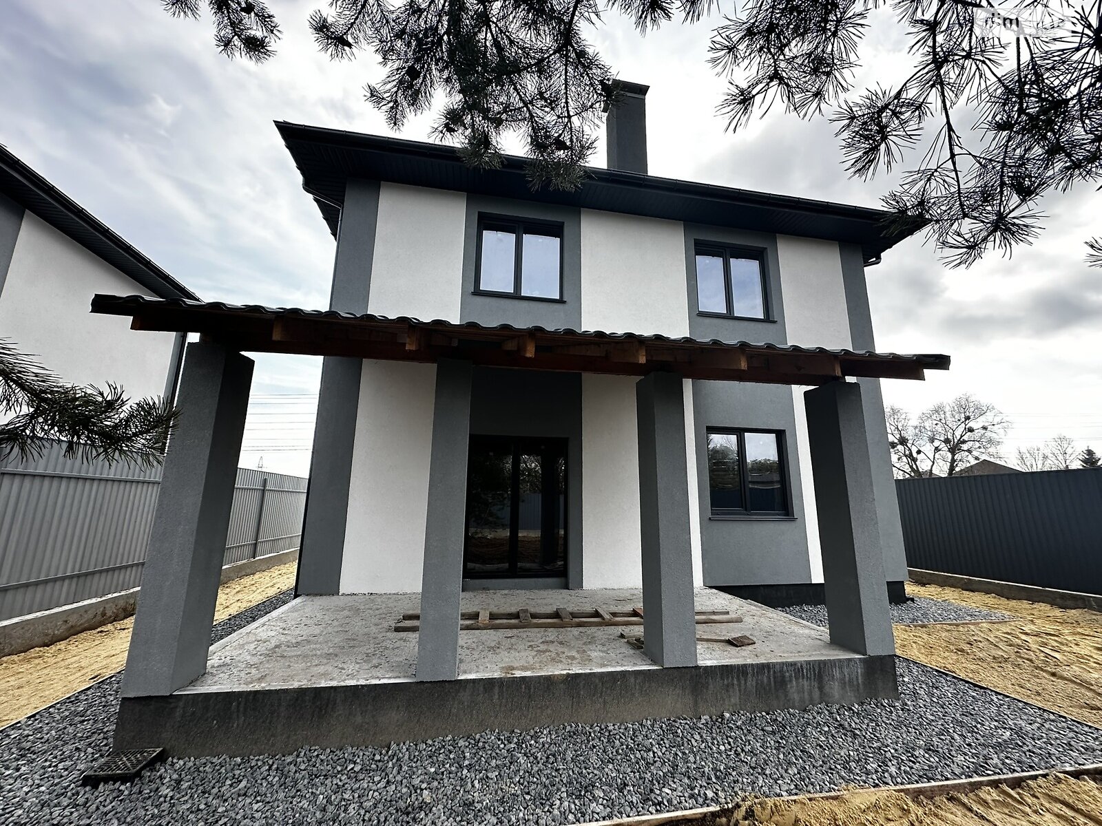 двухэтажный дом с верандой, 150 кв. м, кирпич. Продажа в Гореничах фото 1 двухэтажный дом с верандой, 150 кв. м, кирпич. Продажа в Гореничах фото 1